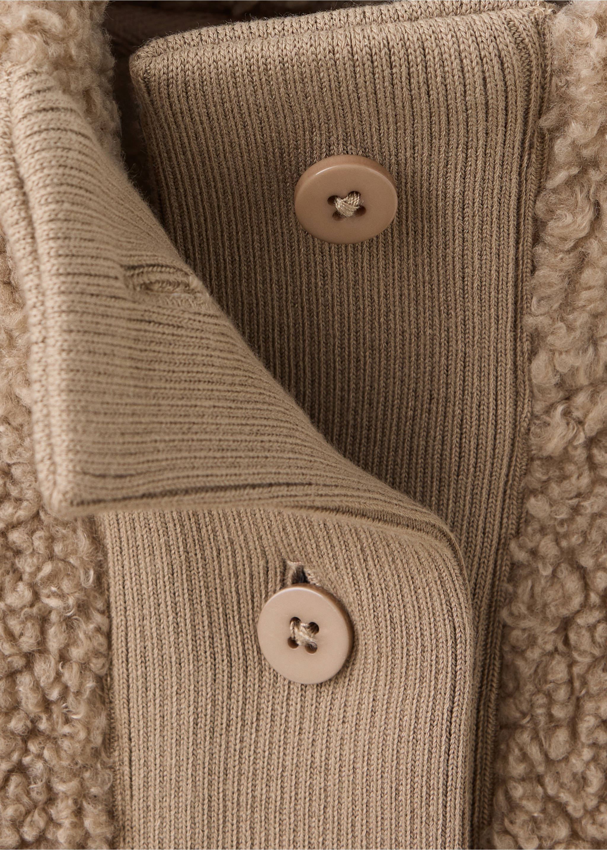 Teddy vest met knopen - Detail van het artikel 0, Middenbruin. Ref: 37082924-00.