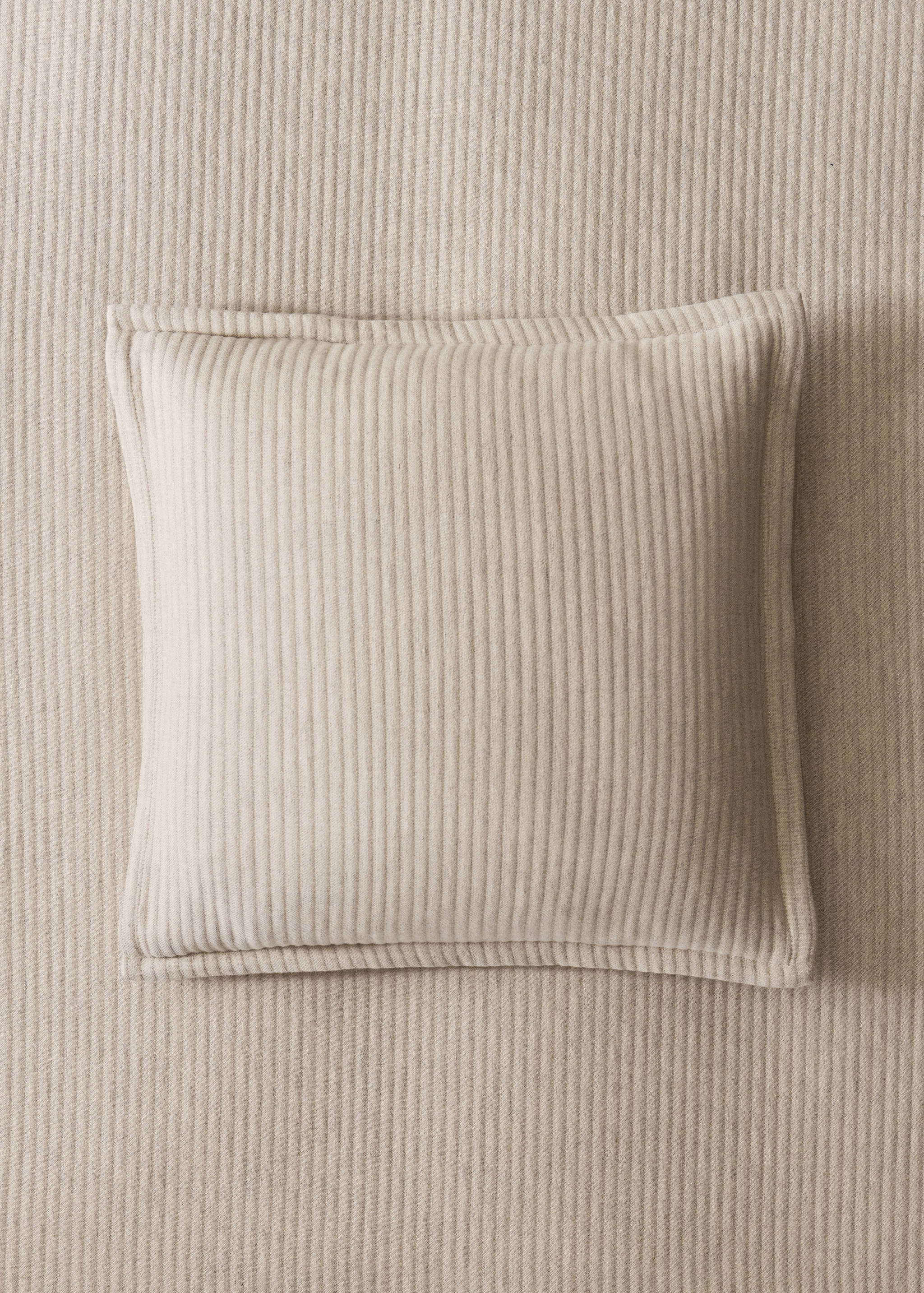 Cotton and linen cushion cover with vertical textures 50x50cm - General plane