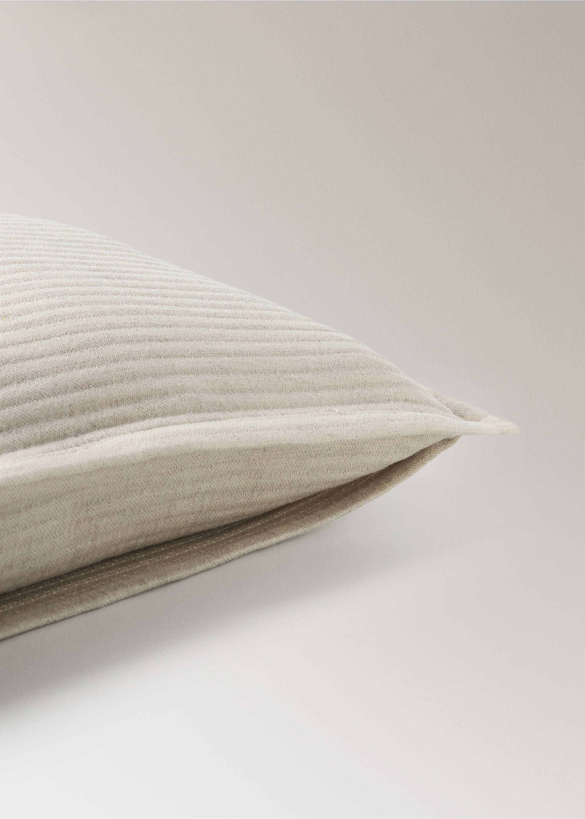 Cotton and linen cushion cover with vertical textures 50x50cm - Details of the article 2, Sand. Ref: 37082933-00.