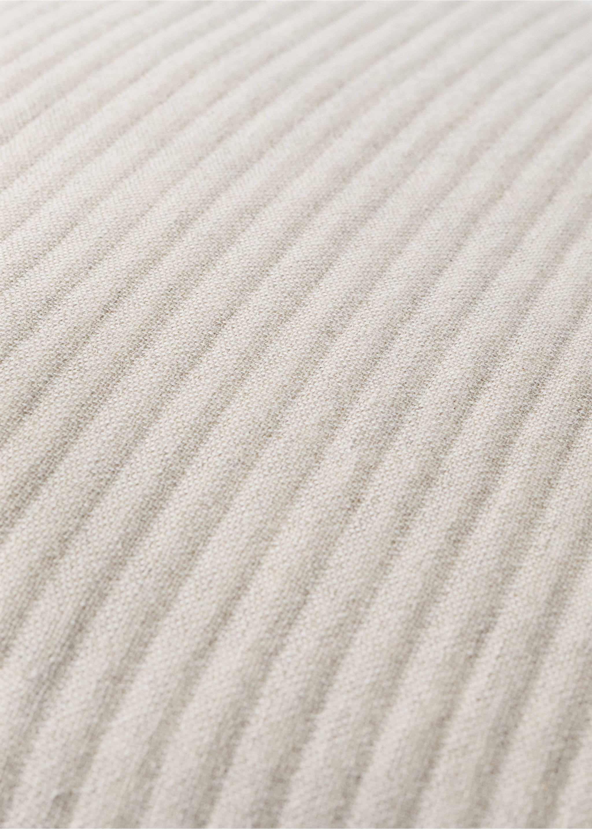 Cotton and linen cushion cover with vertical textures 50x50cm - Details of the article 3, Sand. Ref: 37082933-00.