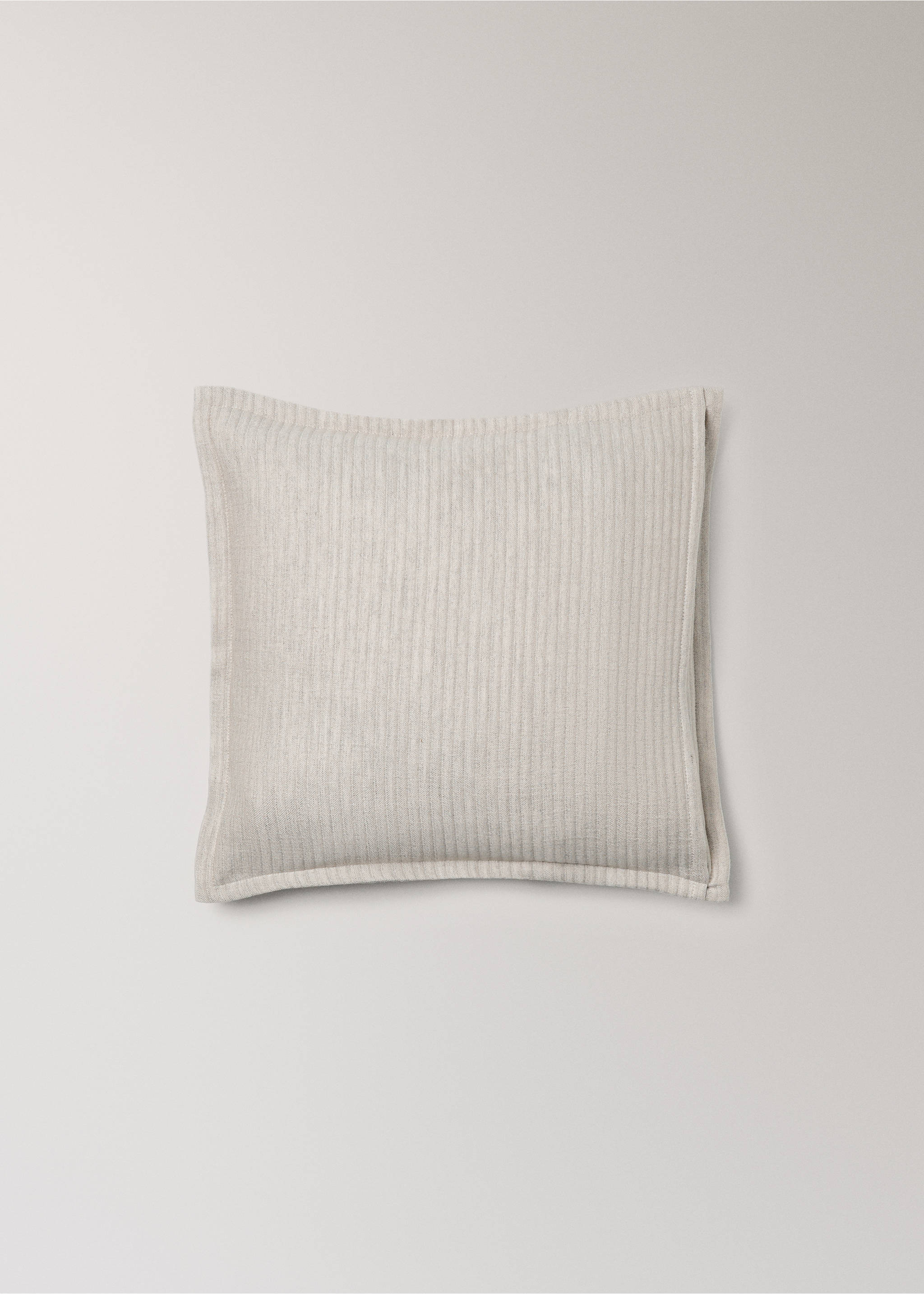 Cotton and linen cushion cover with vertical textures 50x50cm - Details of the article 4, Sand. Ref: 37082933-00.
