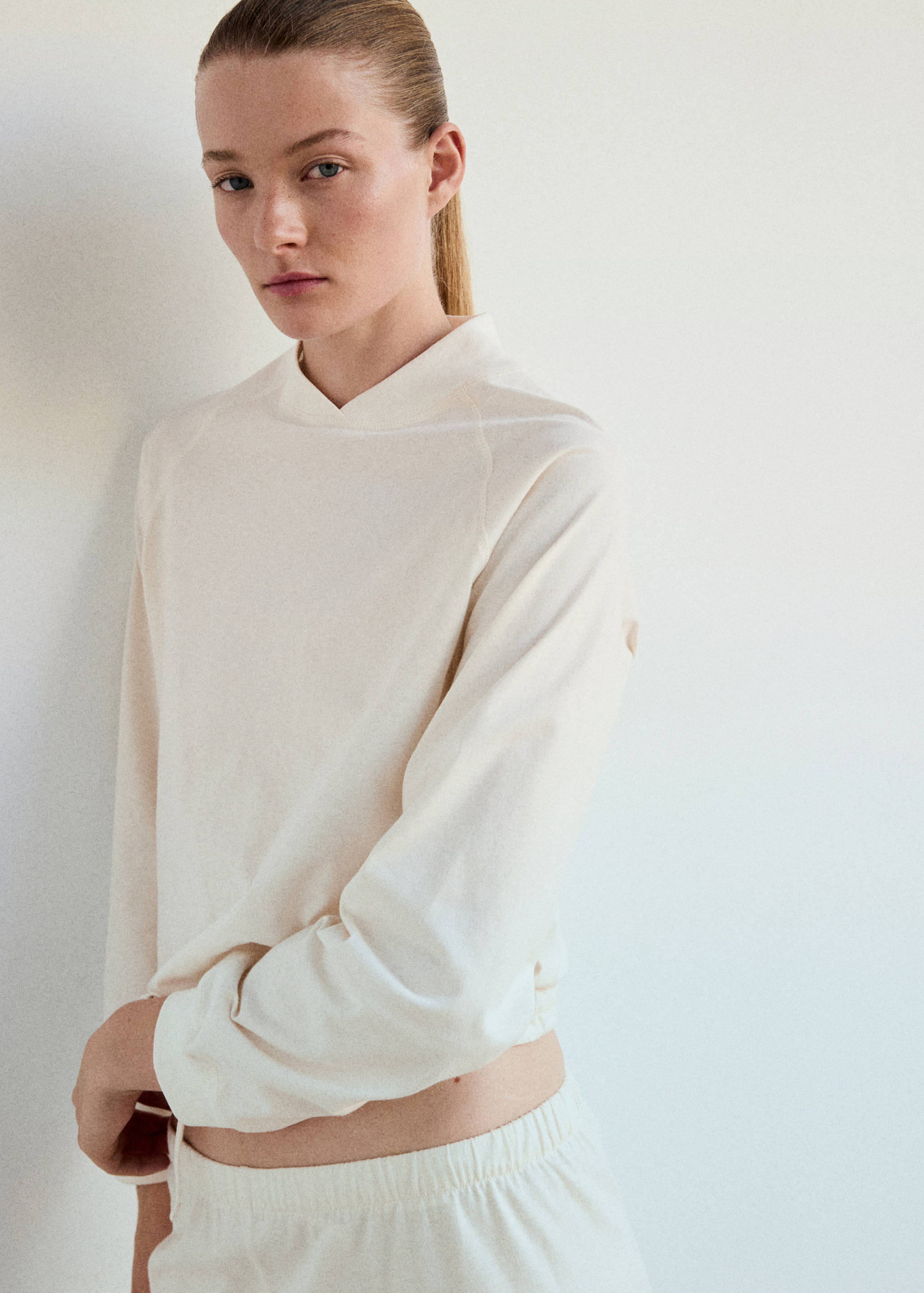Soft cotton sweatshirt with drawstring detail - Medium plane