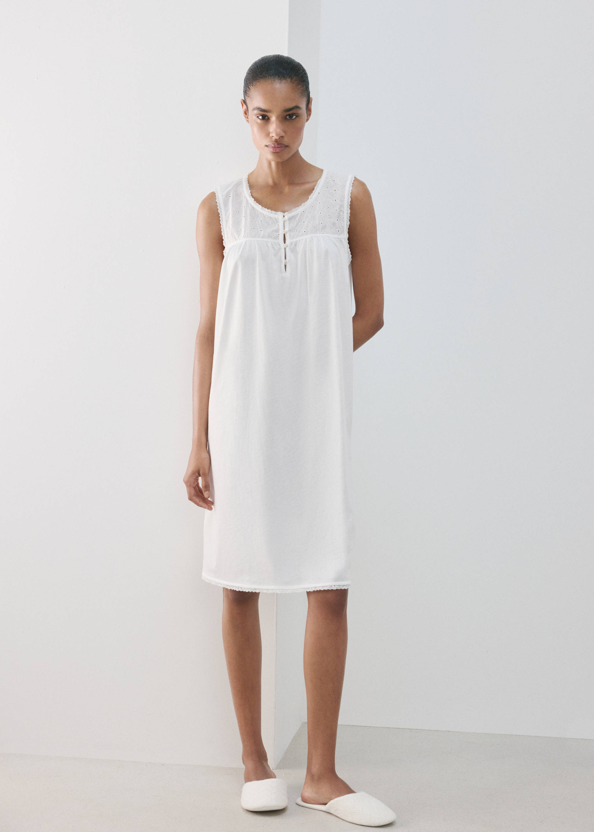 Cotton nightdress with broderie anglaise embroidery - General plane