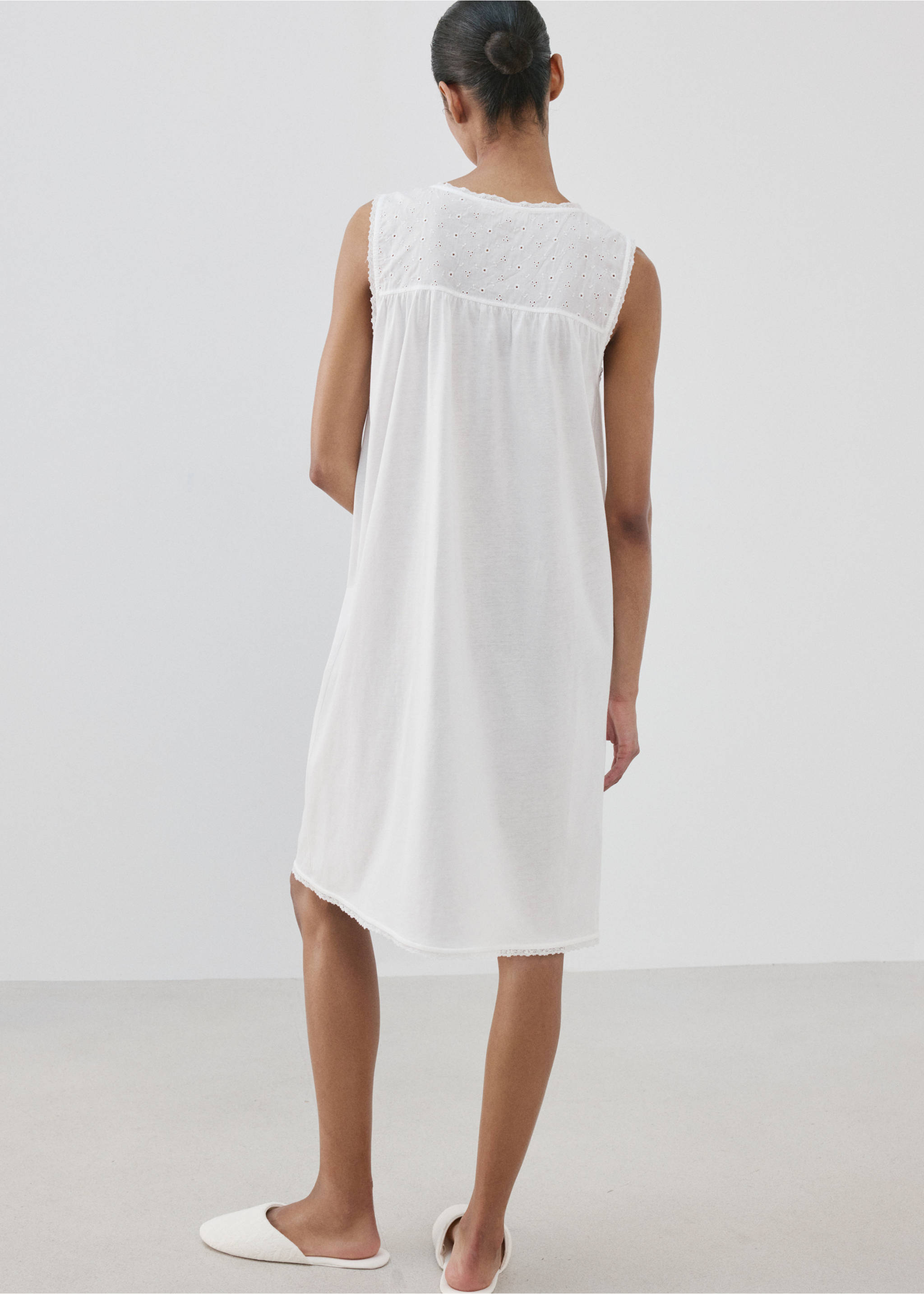 Cotton nightdress with broderie anglaise embroidery - Reverse of the article, White. Ref: 37082936-00.
