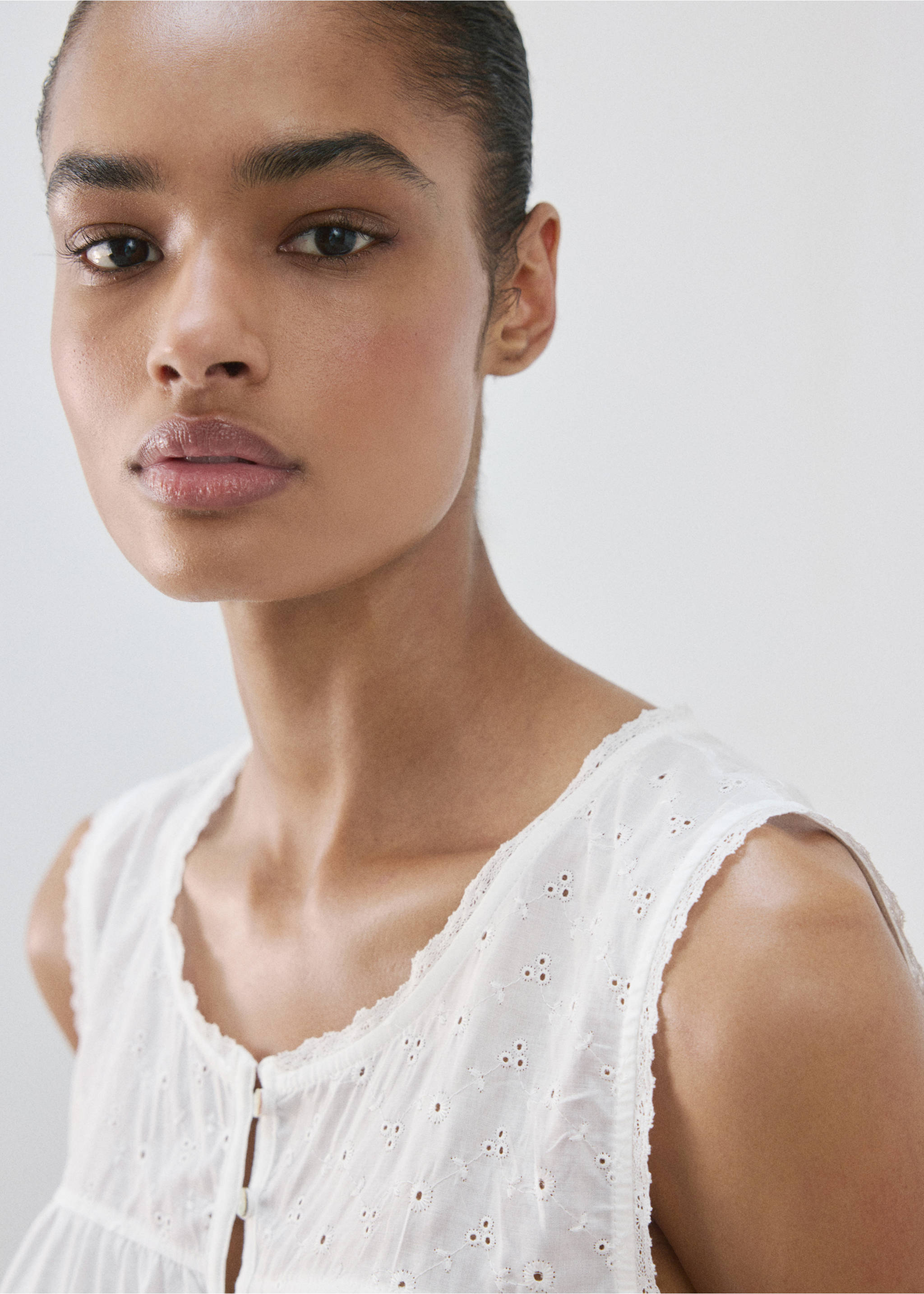 Cotton nightdress with broderie anglaise embroidery - Details of the article 1, White. Ref: 37082936-00.