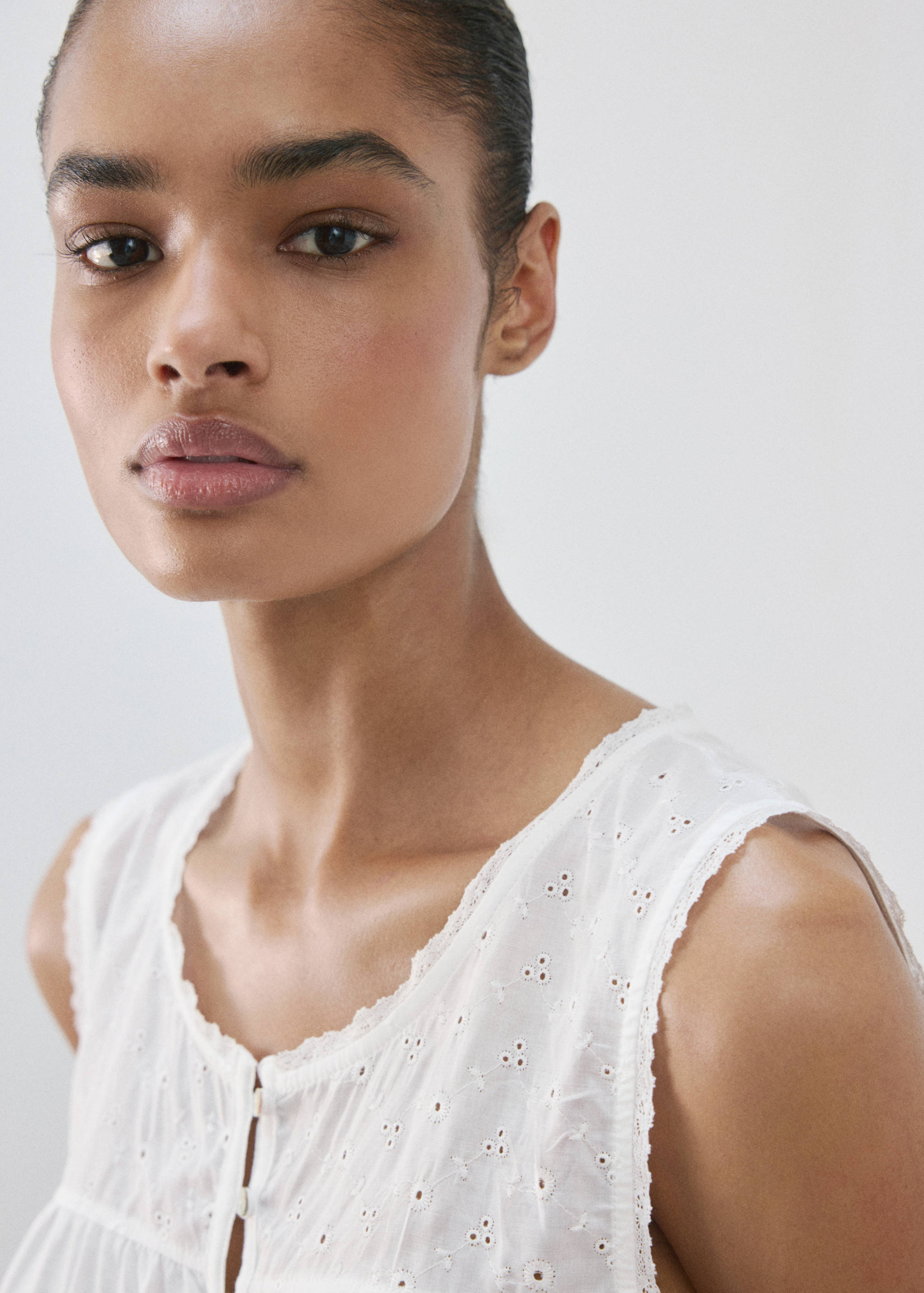Cotton nightdress with broderie anglaise embroidery - Details of the article 1