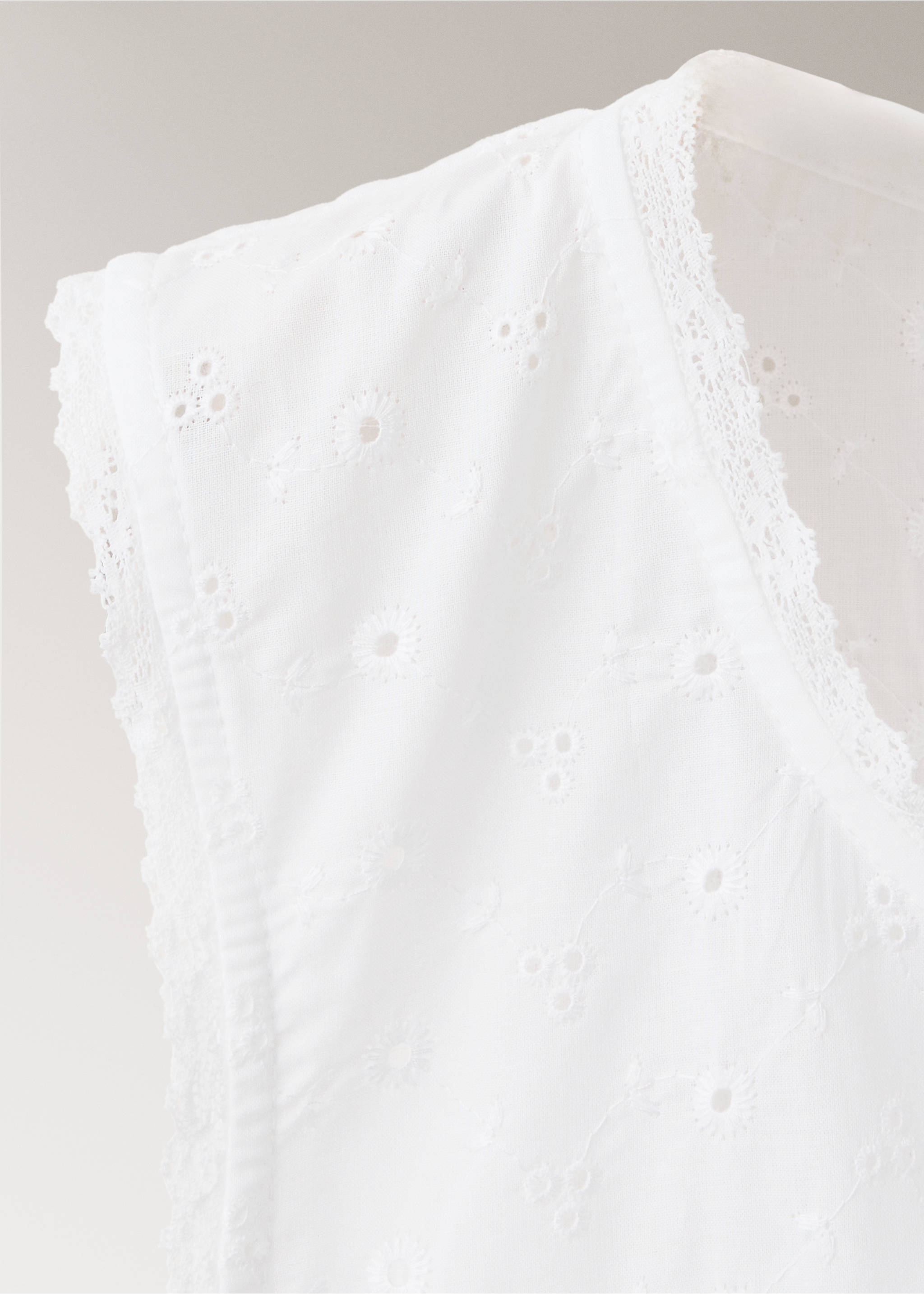 Cotton nightdress with broderie anglaise embroidery - Details of the article 0, White. Ref: 37082936-00.