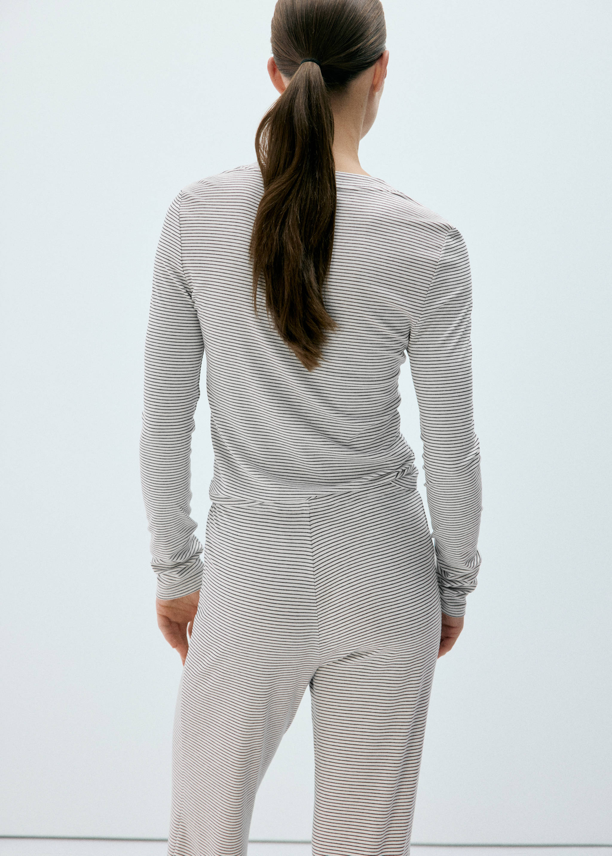 T-shirt de pyjama à rayures avec boutons - Verso de l’article