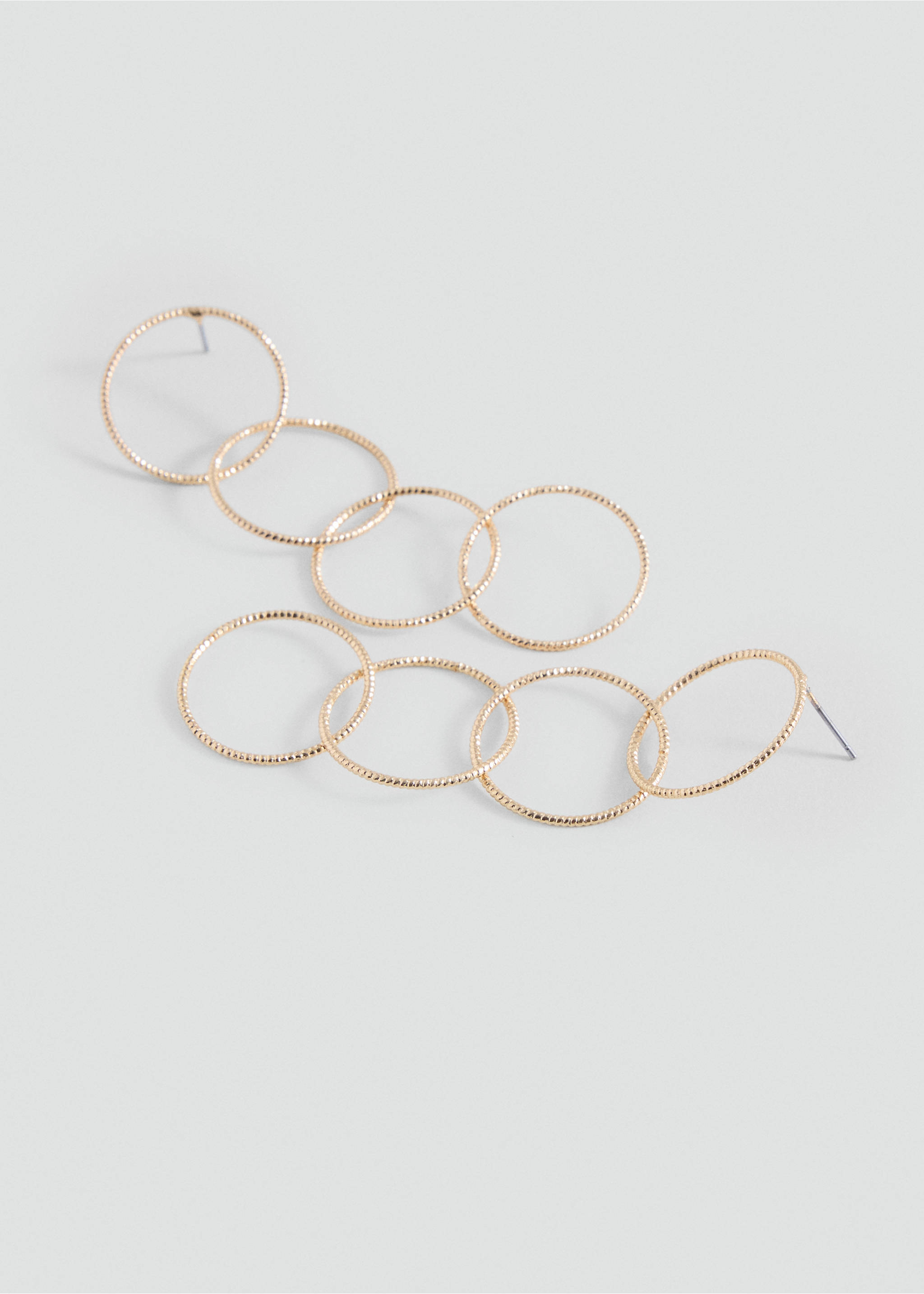 Intertwined hoop earrings - Medium plane, Gold. Ref: 37082952-00.