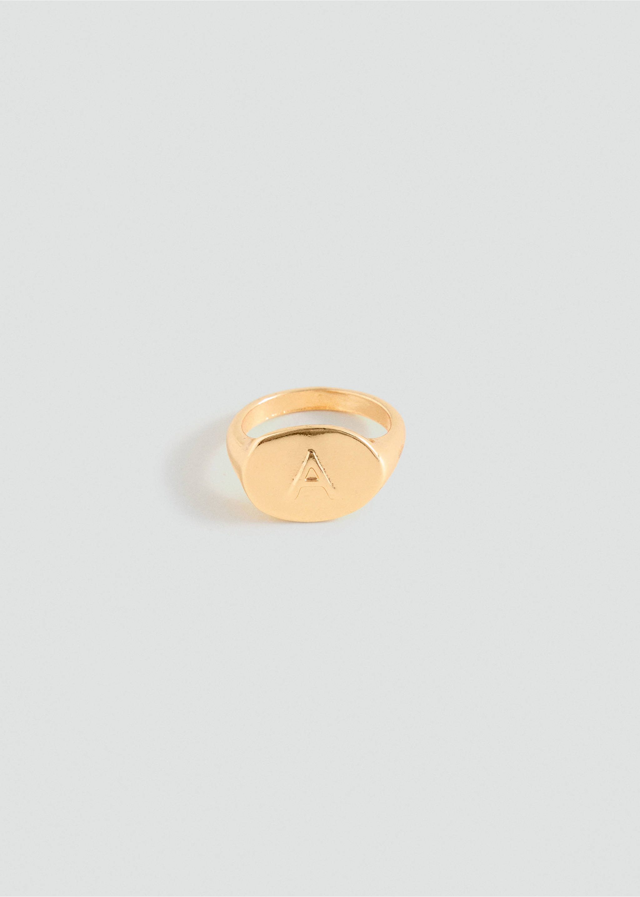 Letter detail ring - Article without model, Gold. Ref: 37082954-00.