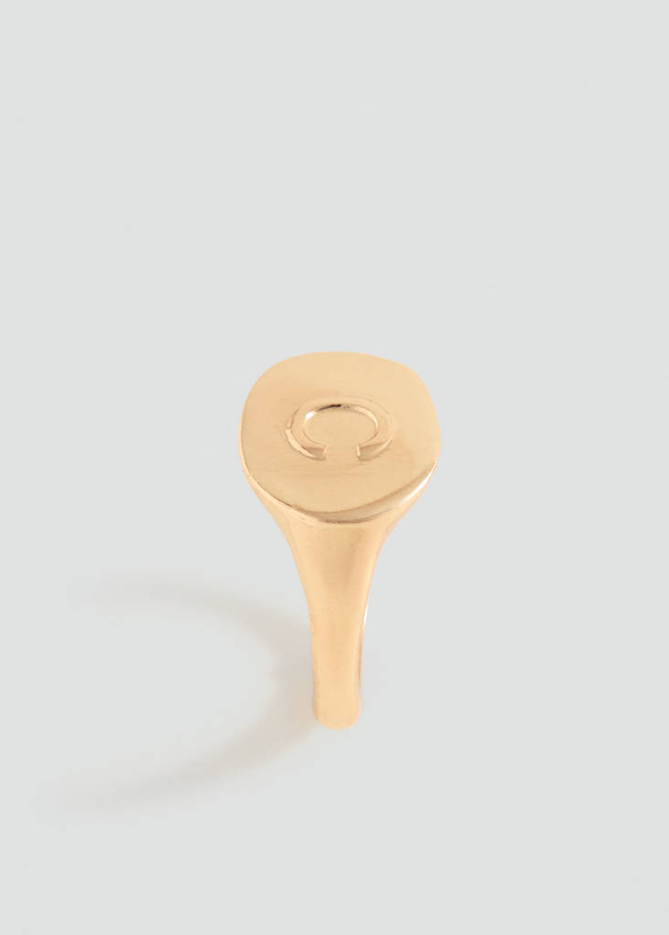 Signet ring with letter C — Gold
