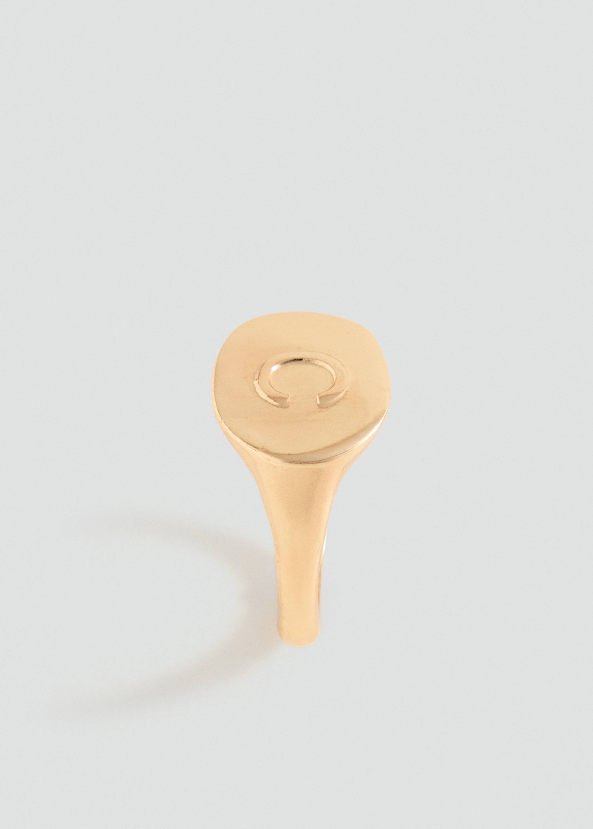 Signet ring with letter detail - Medium plane