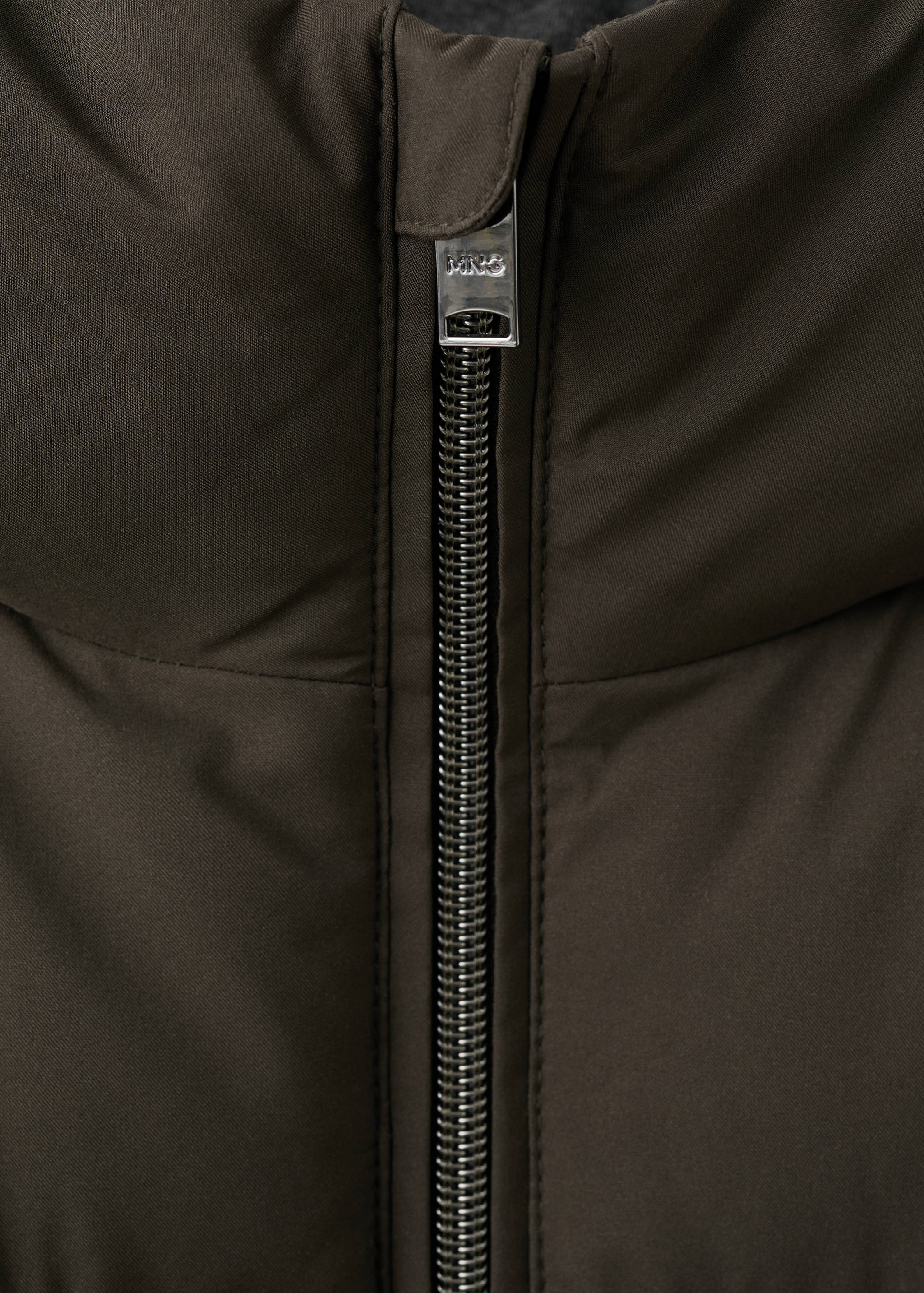 Short water-repellent puffer jacket - Details of the article 8