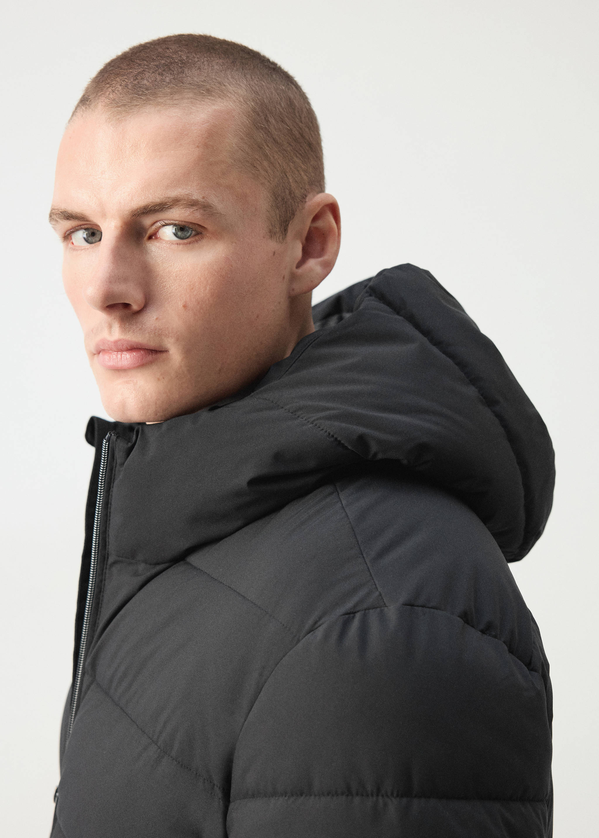 Short water-repellent puffer jacket - Details of the article 2
