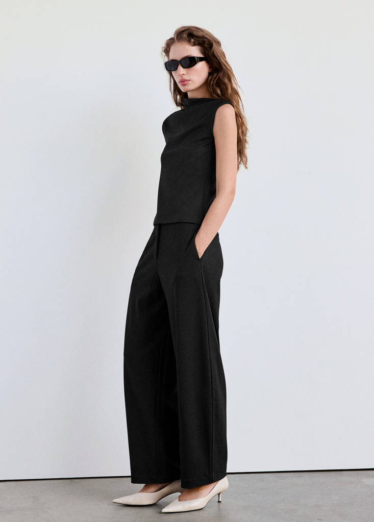 Straight mid-rise trousers — Black