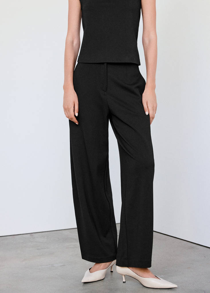 Straight mid-rise trousers — Black