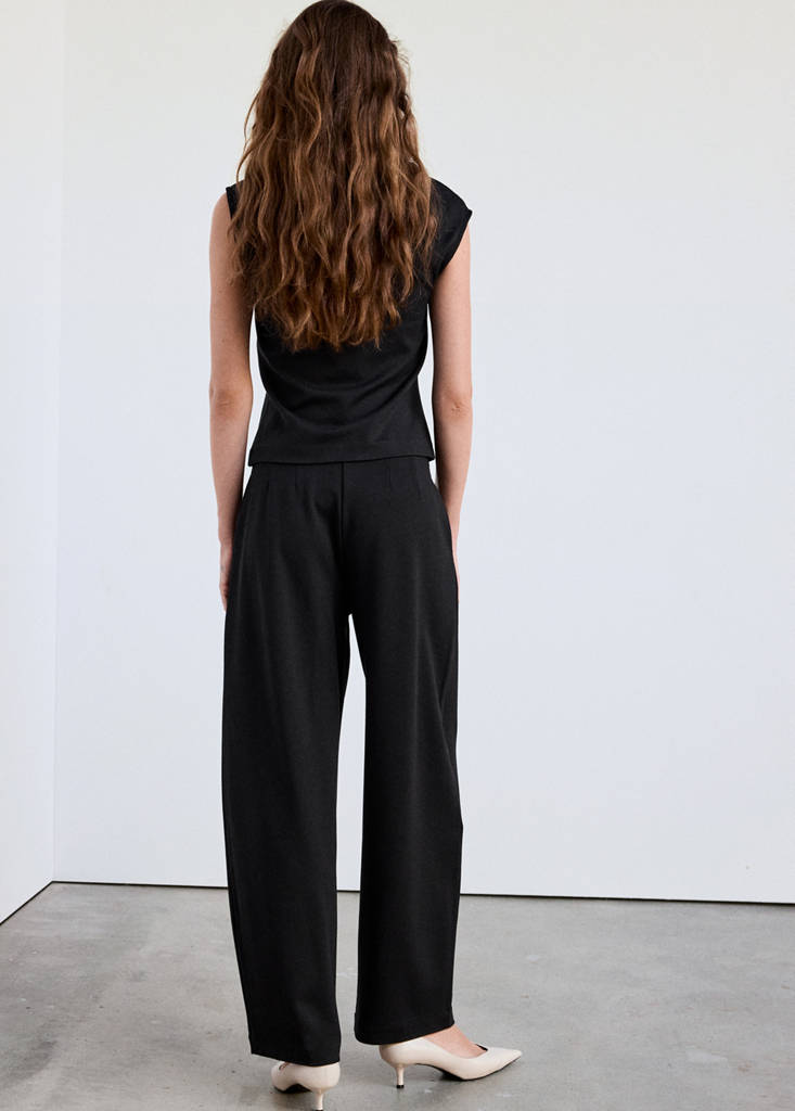 Straight mid-rise trousers — Black