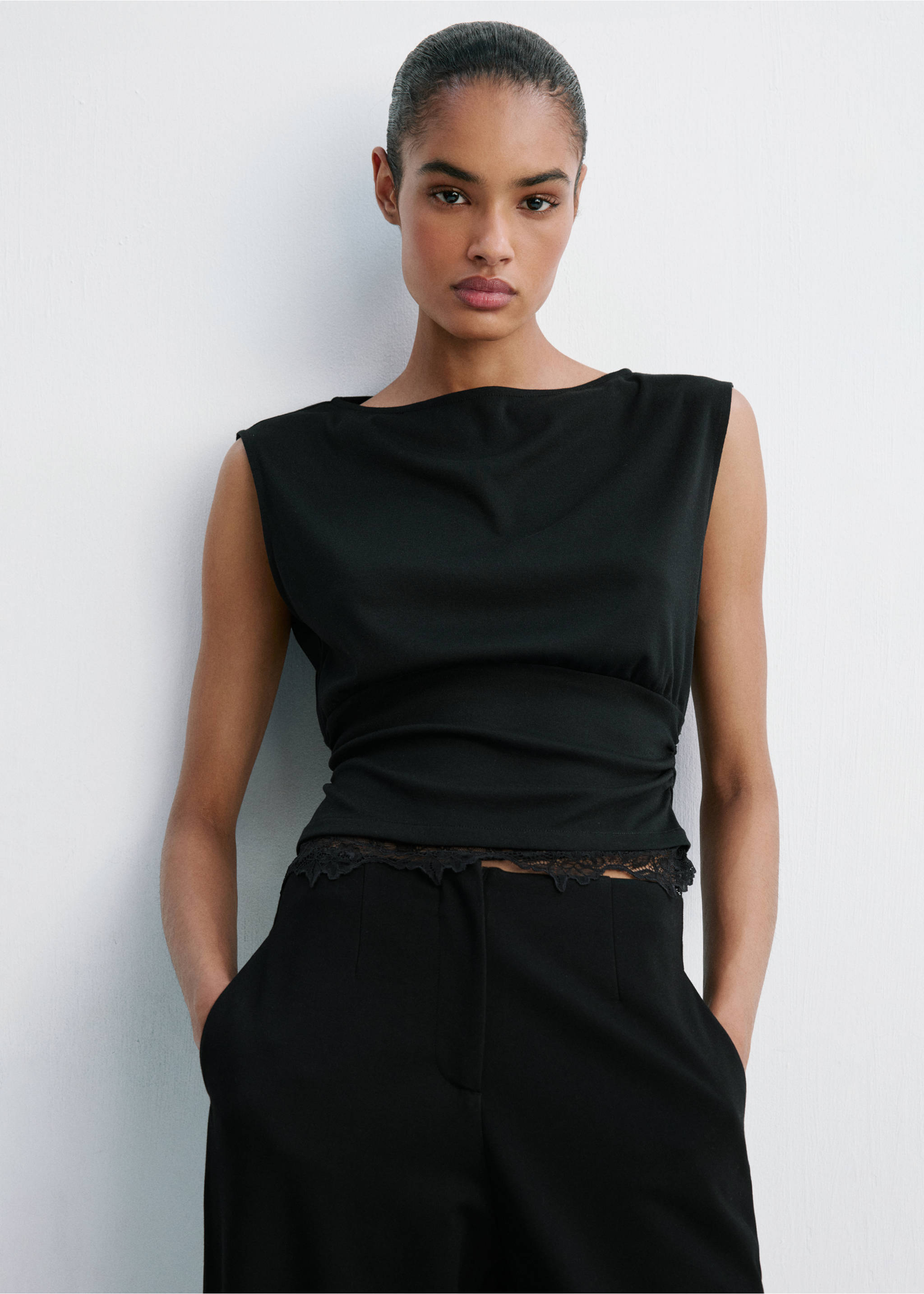 Pantalon droit taille normale - Détail de l'article 1, Noir. Ref: 37083275-00.