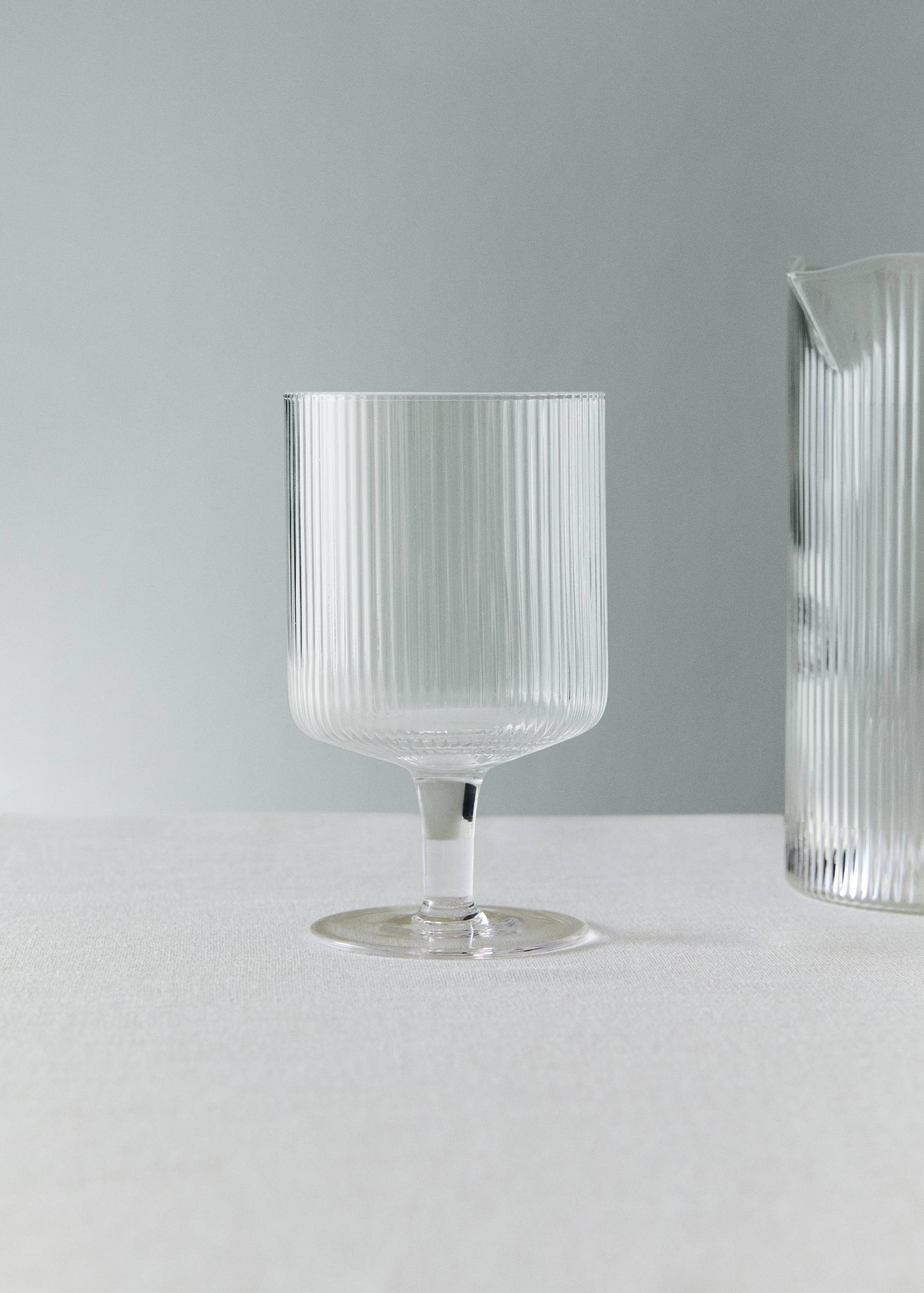Borosilicate glass cup with embossed lines - General plane