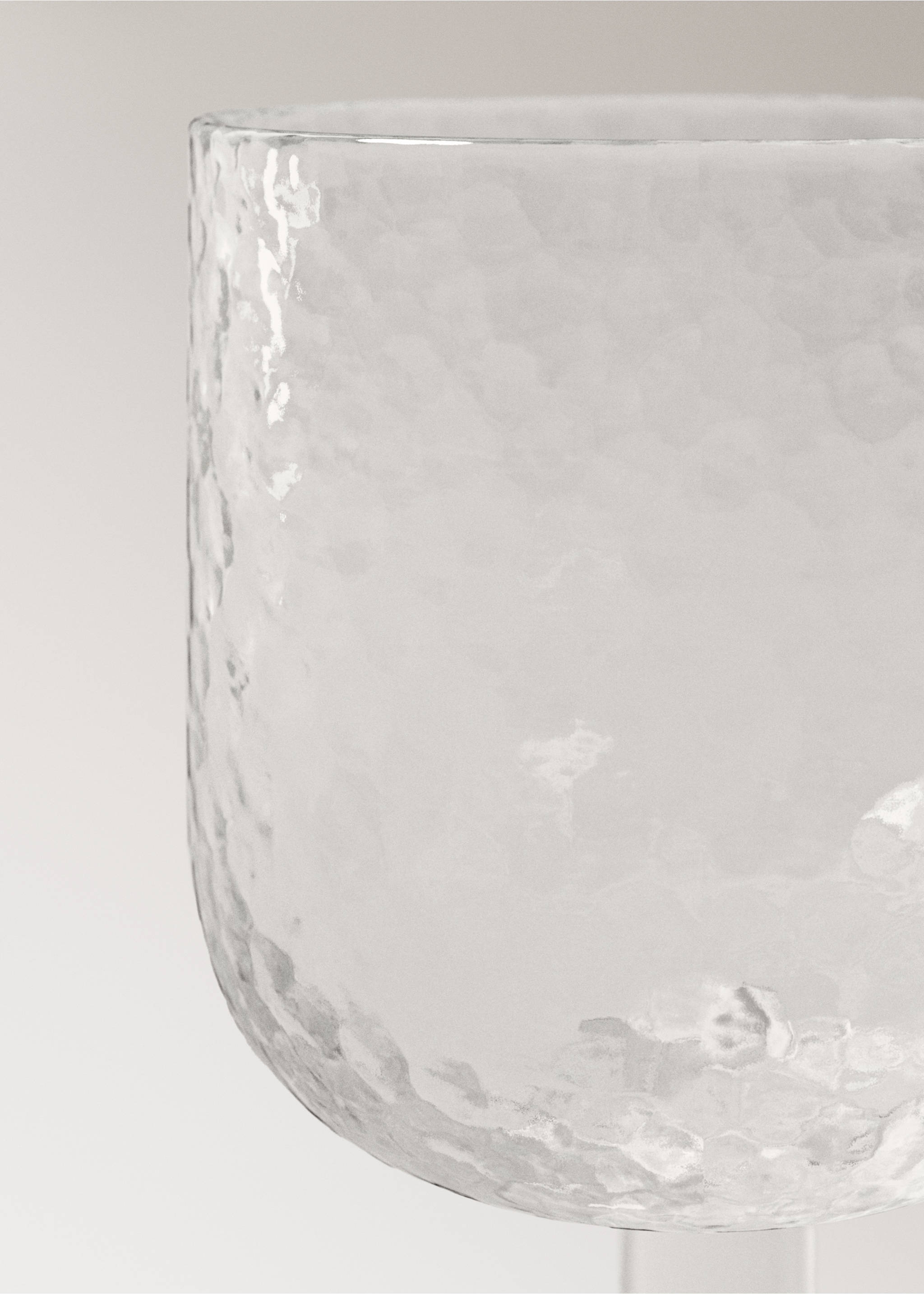 Hammered stem glass - Details of the article 2, Off White. Ref: 37083288-00.