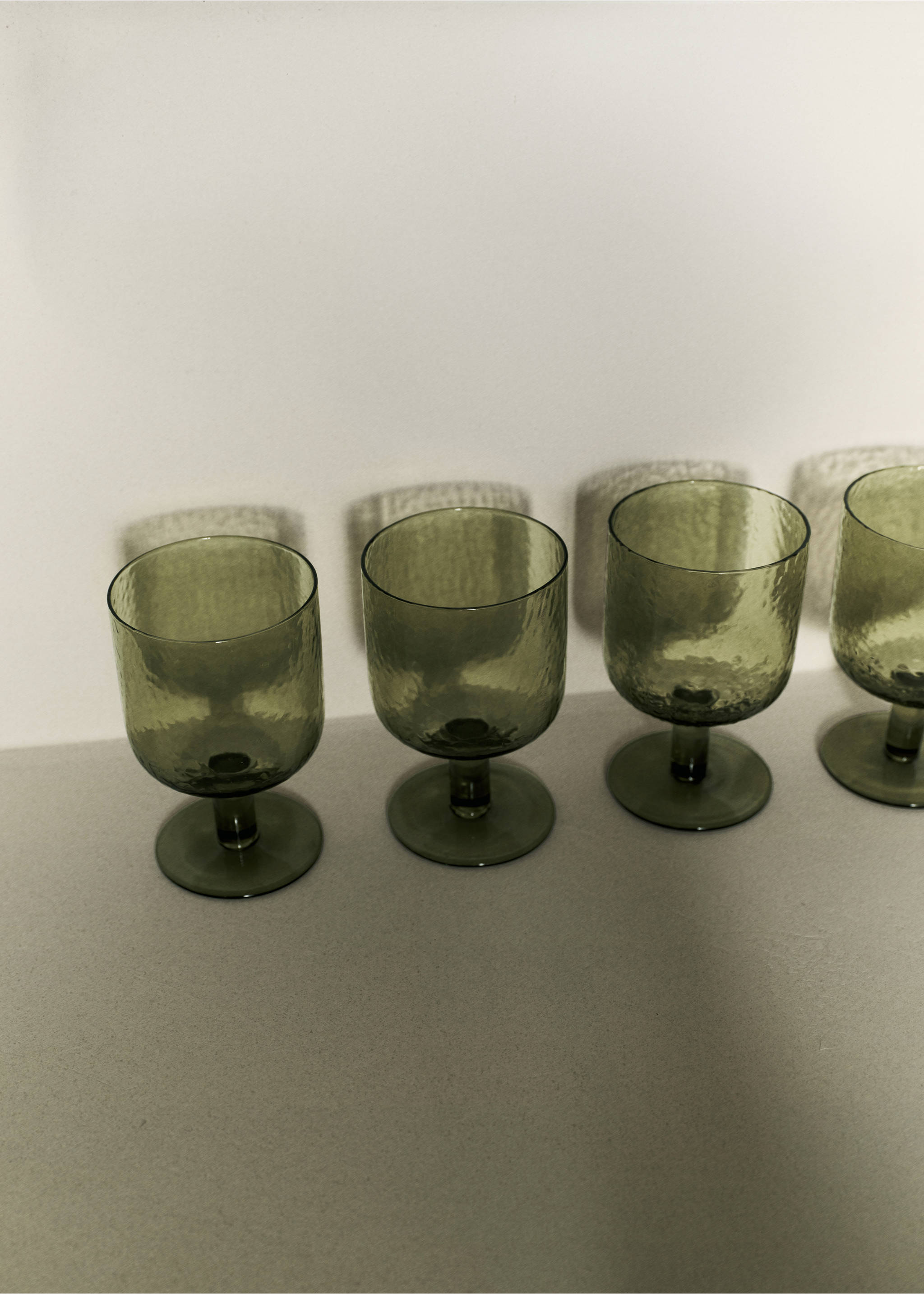 Gehämmertes Glas-Cup - Detail des Artikels 5, Grün. Ref: 37083288-00.