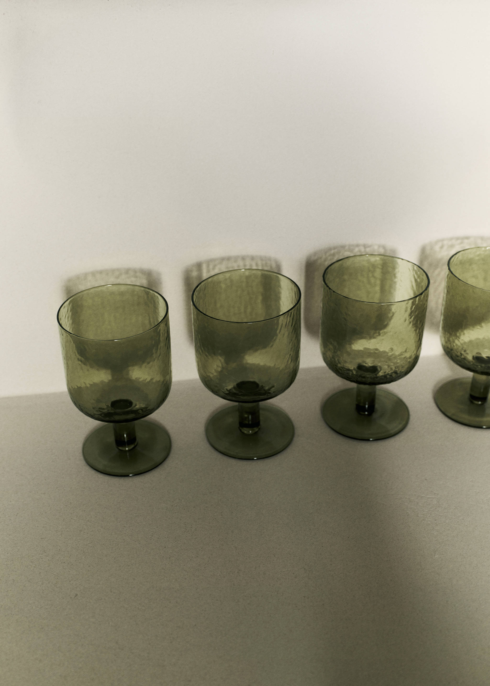 Verre à pied en verre martelé - Détail de l'article 5