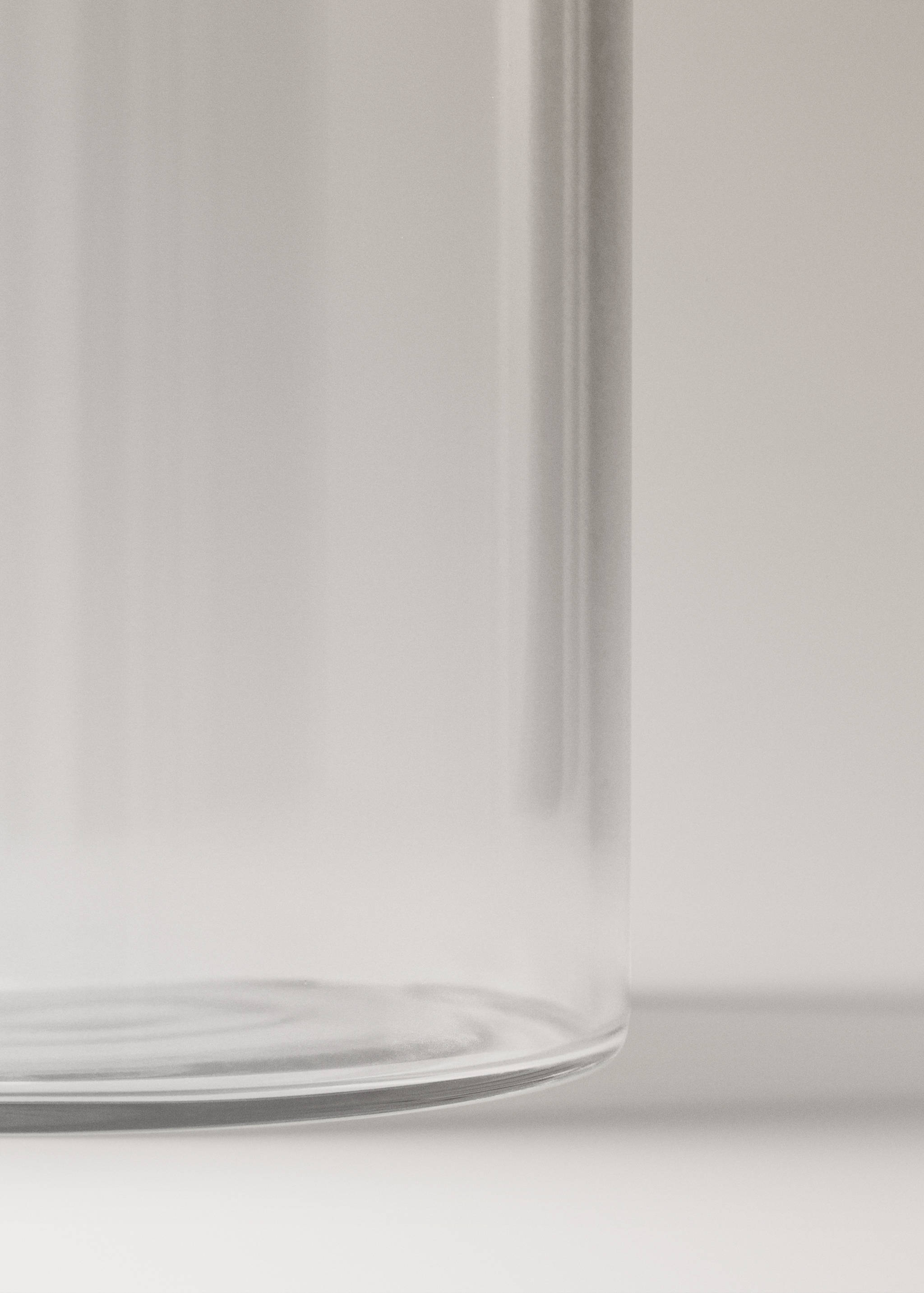 Transparent glass jug - Details of the article 1