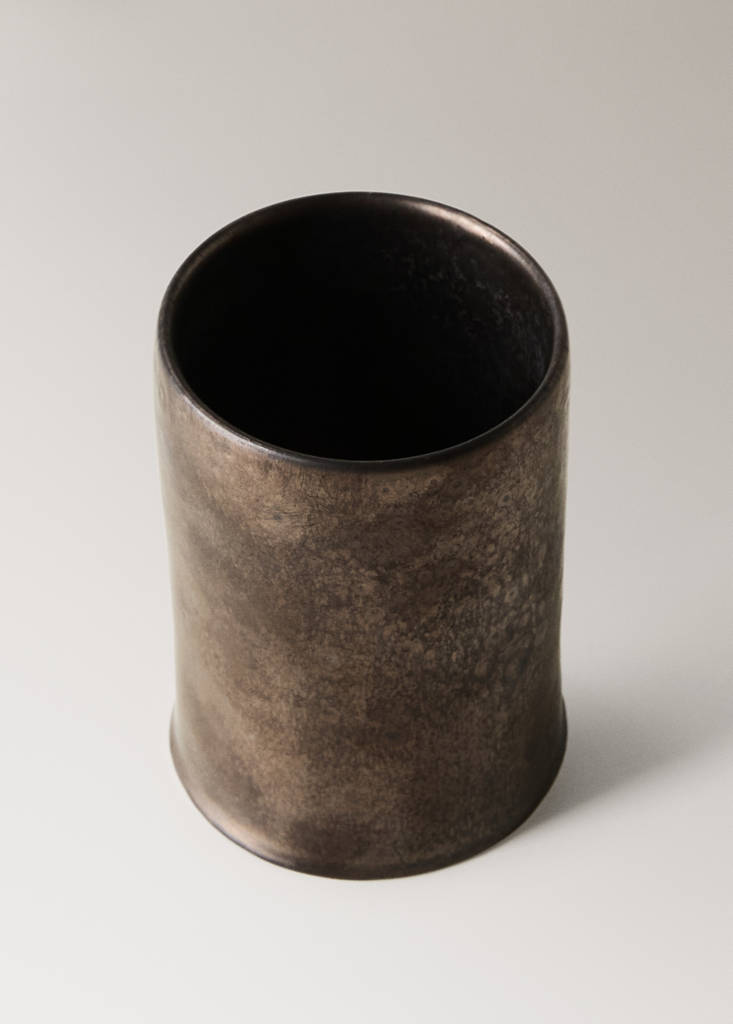 Cylindrical ceramic toothbrush holder - thumbnail 3