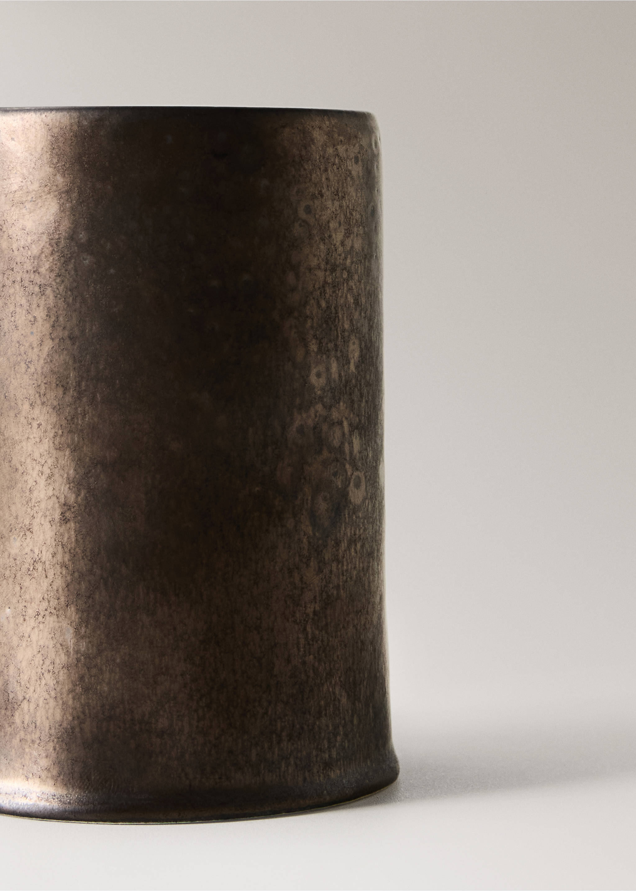 Cylindrical ceramic toothbrush holder - Details of the article 2, Brown. Ref: 37083301-00.