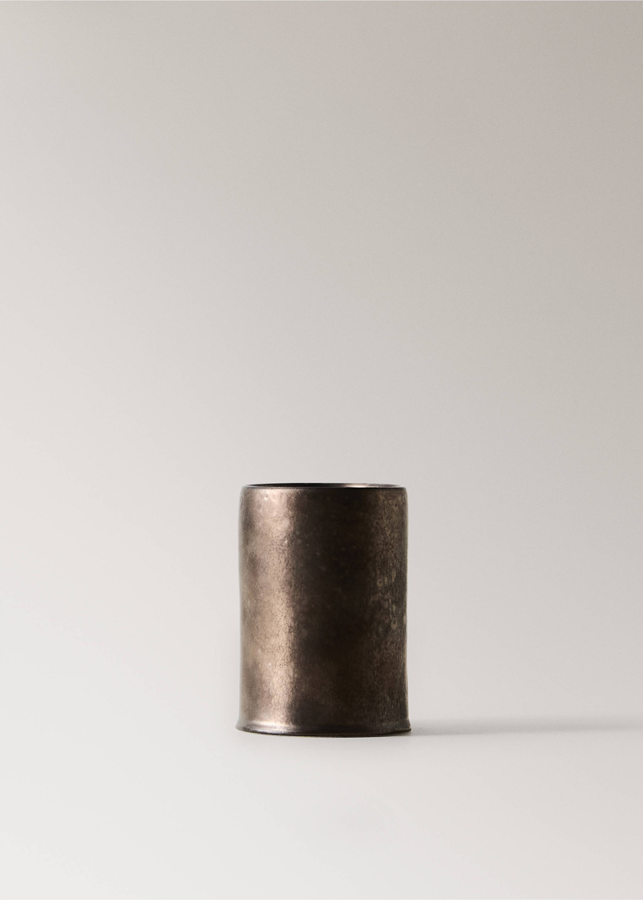 Cylindrical ceramic toothbrush holder - Article without model, Brown. Ref: 37083301-00.