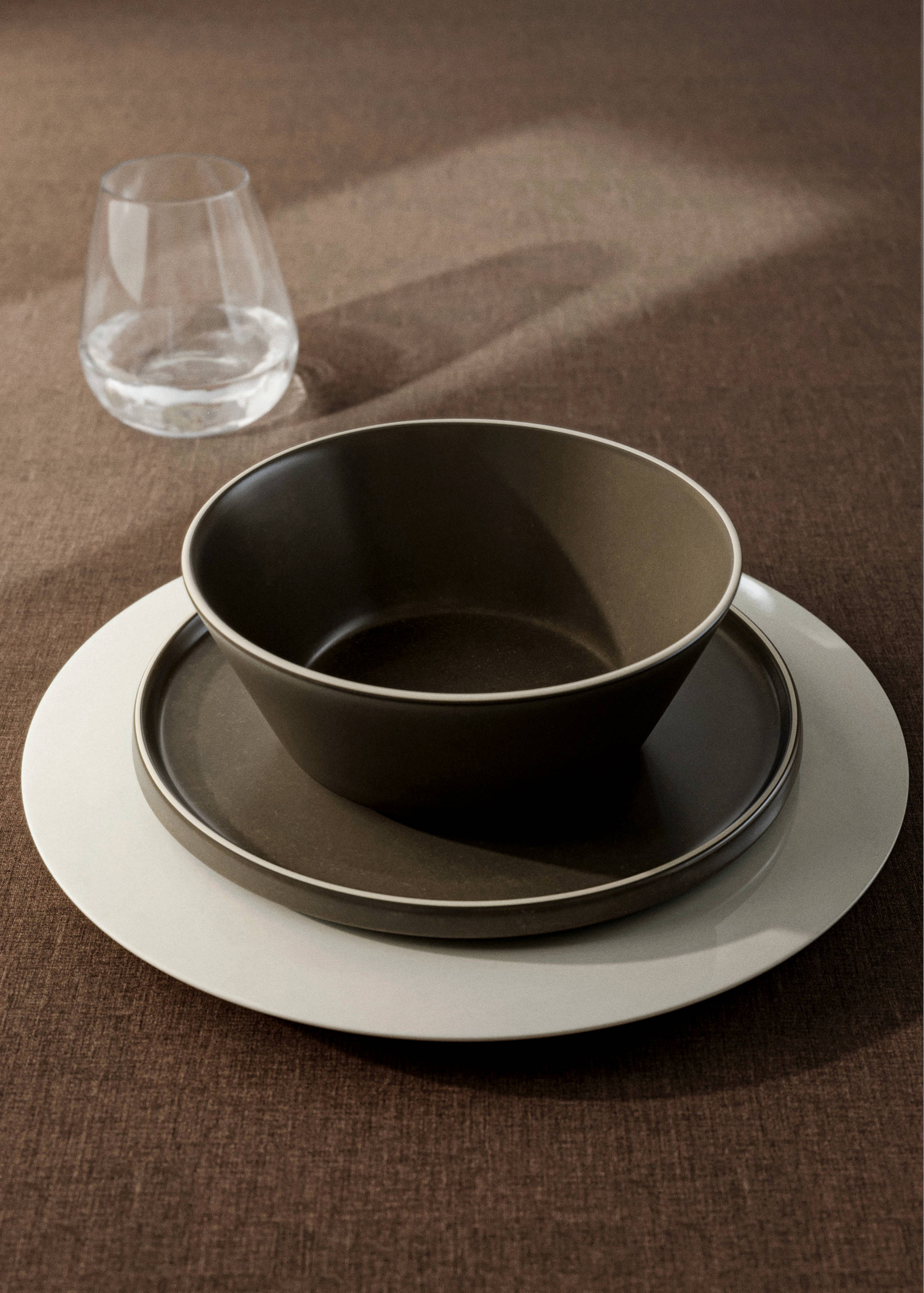 Plain stoneware bowl - General plane