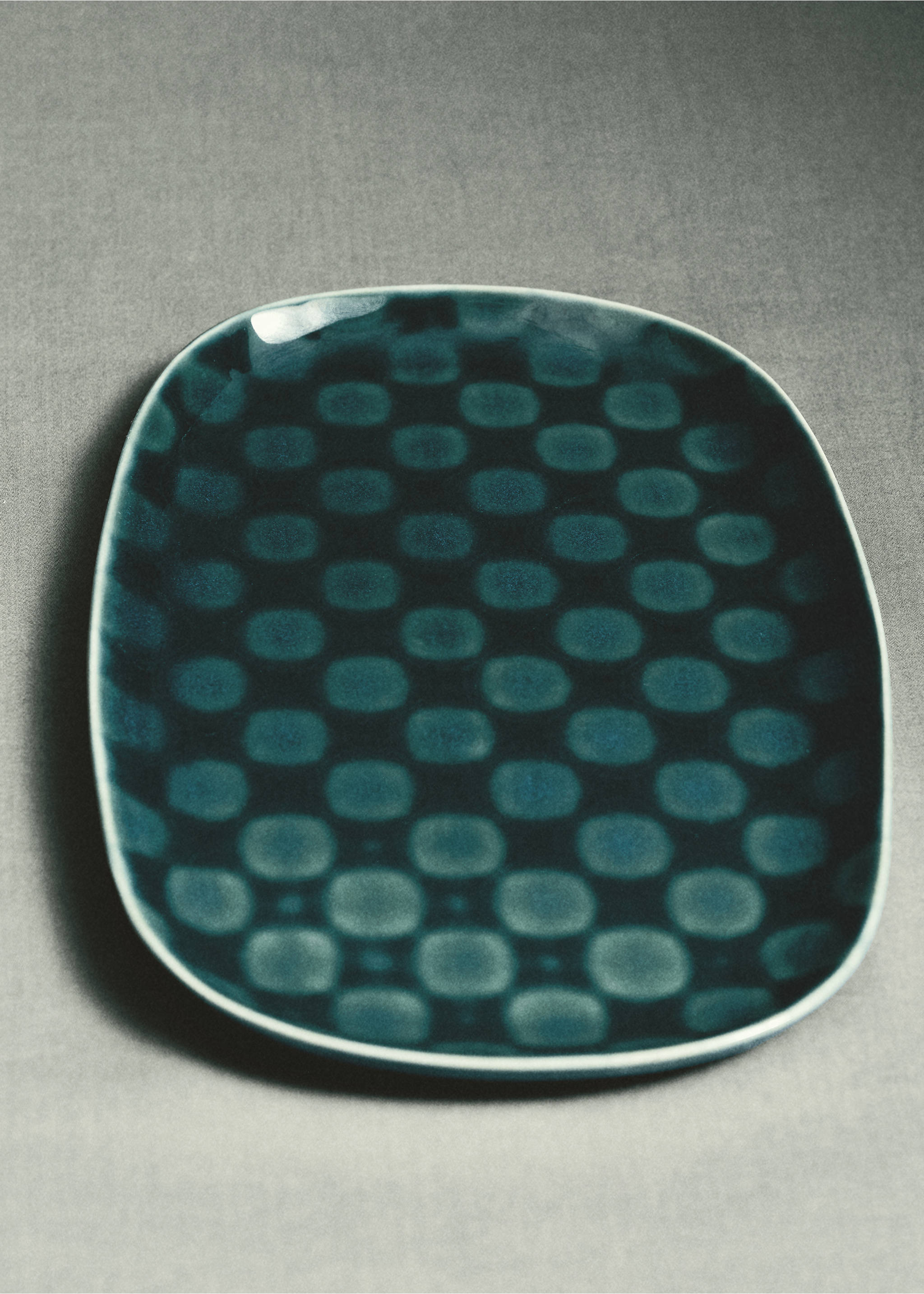 Plat en grès imprimé - Détail de l'article 7, Bleu pétrole. Ref: 37083310-00.