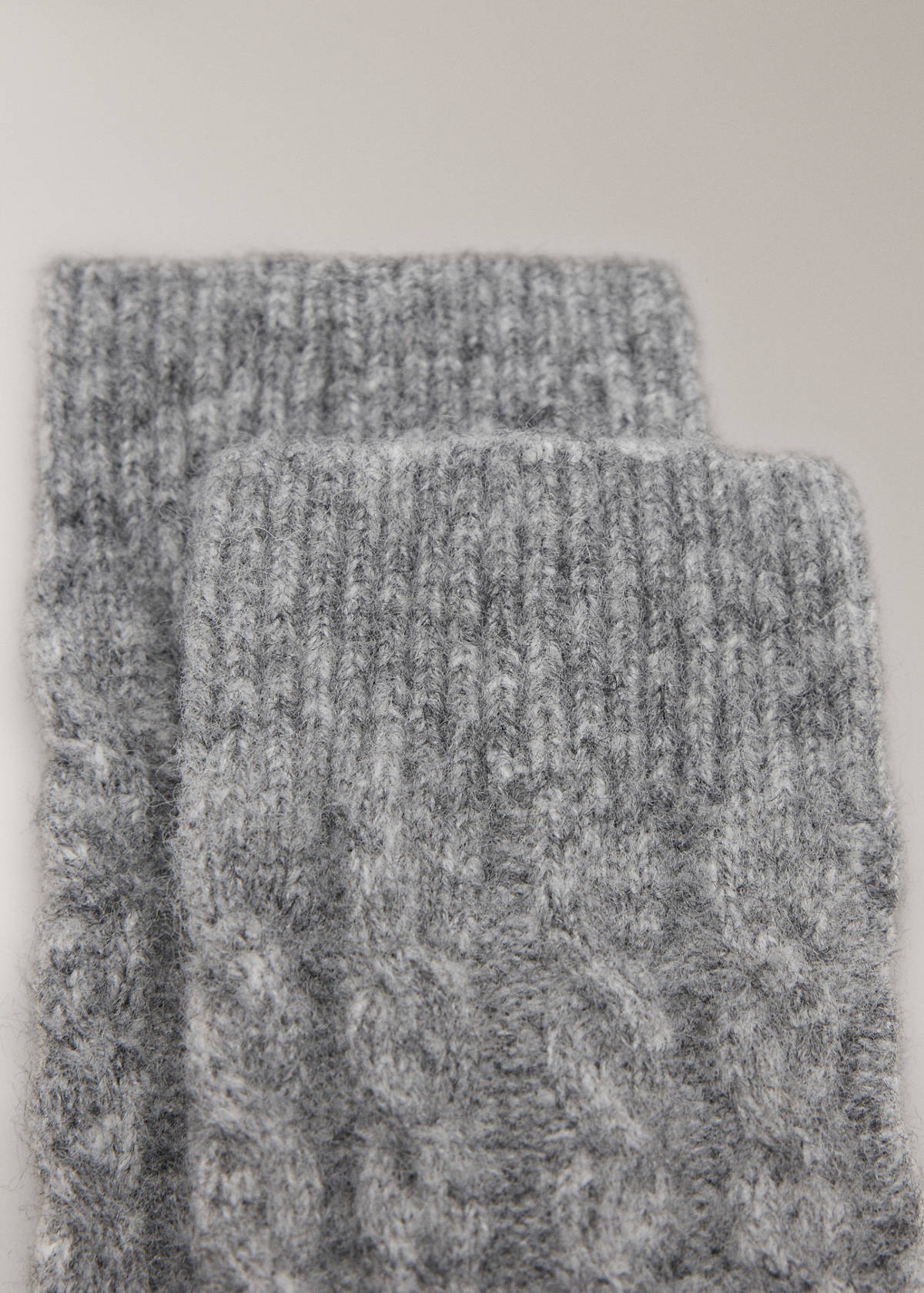 Chunky-knitted braided socks — Grey