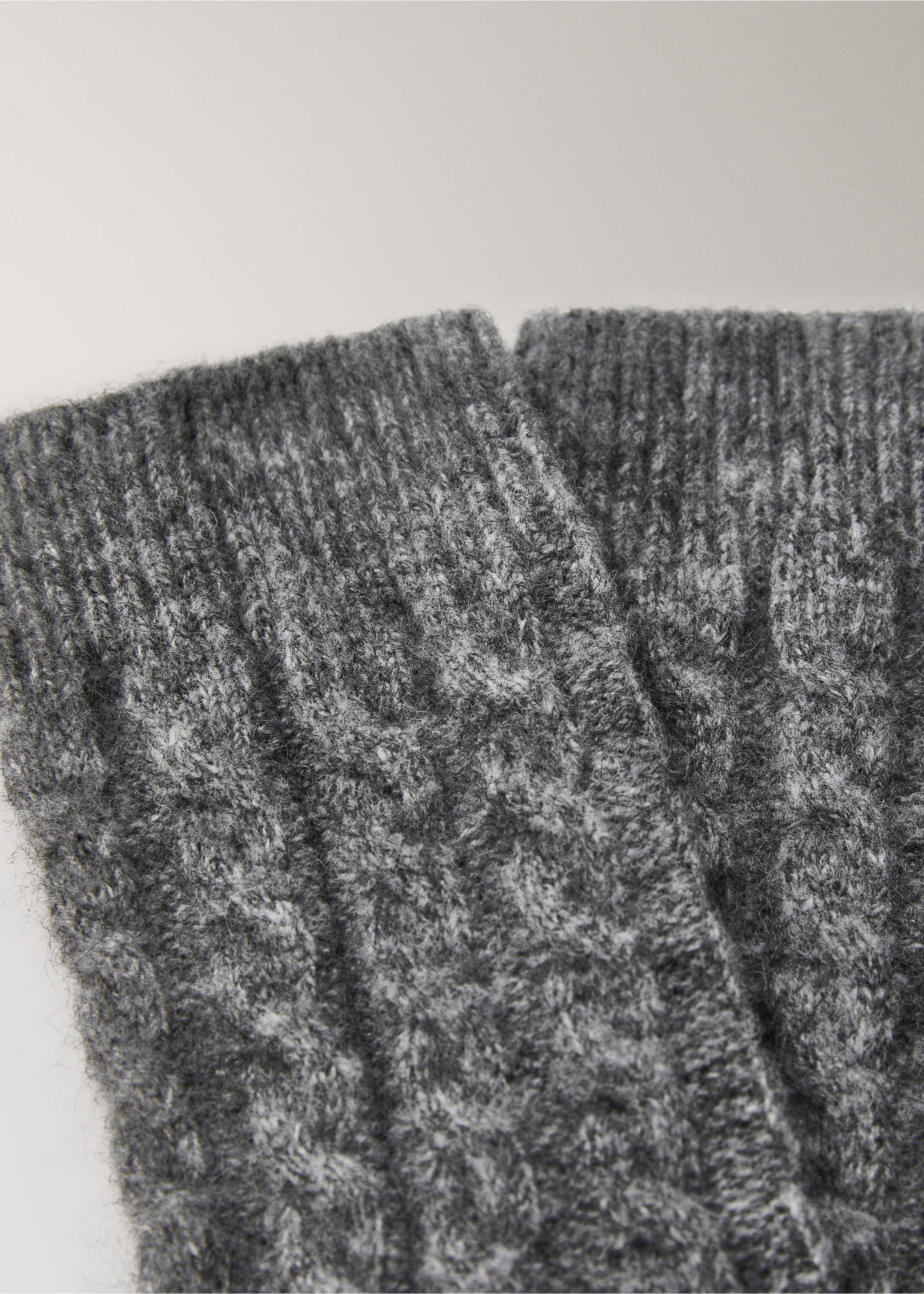 Chunky-knitted braided socks - Details of the article 1, Grey. Ref: 37083319-00.