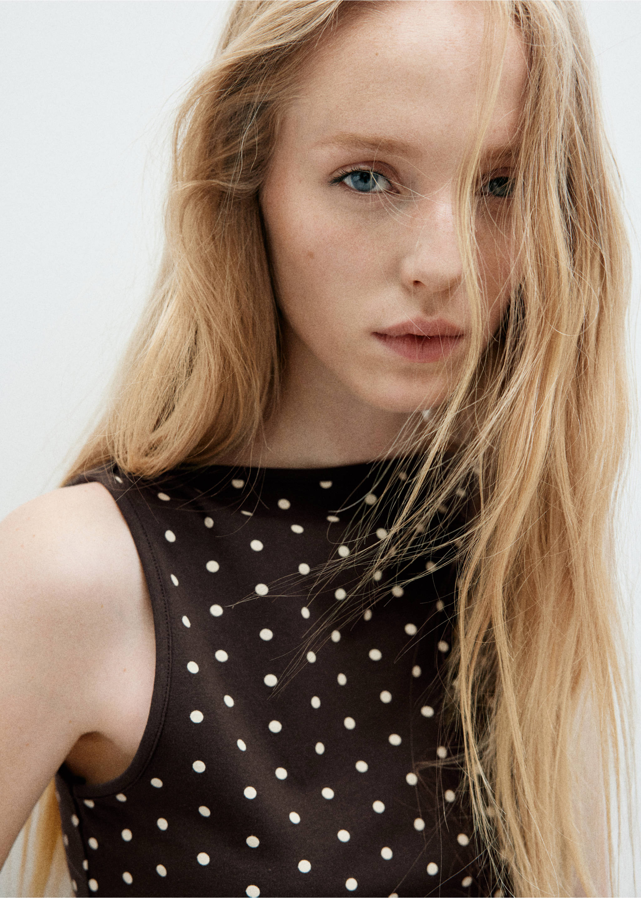 Fitted polka dot top - Details of the article 1, Brown. Ref: 37083325-00.
