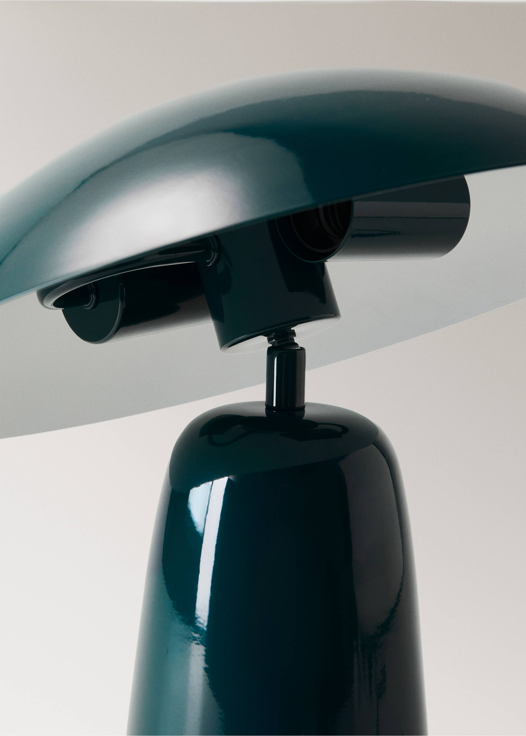 Table lamp with metal shade - Details of the article 1, Petrol Blue. Ref: 37083858-00.