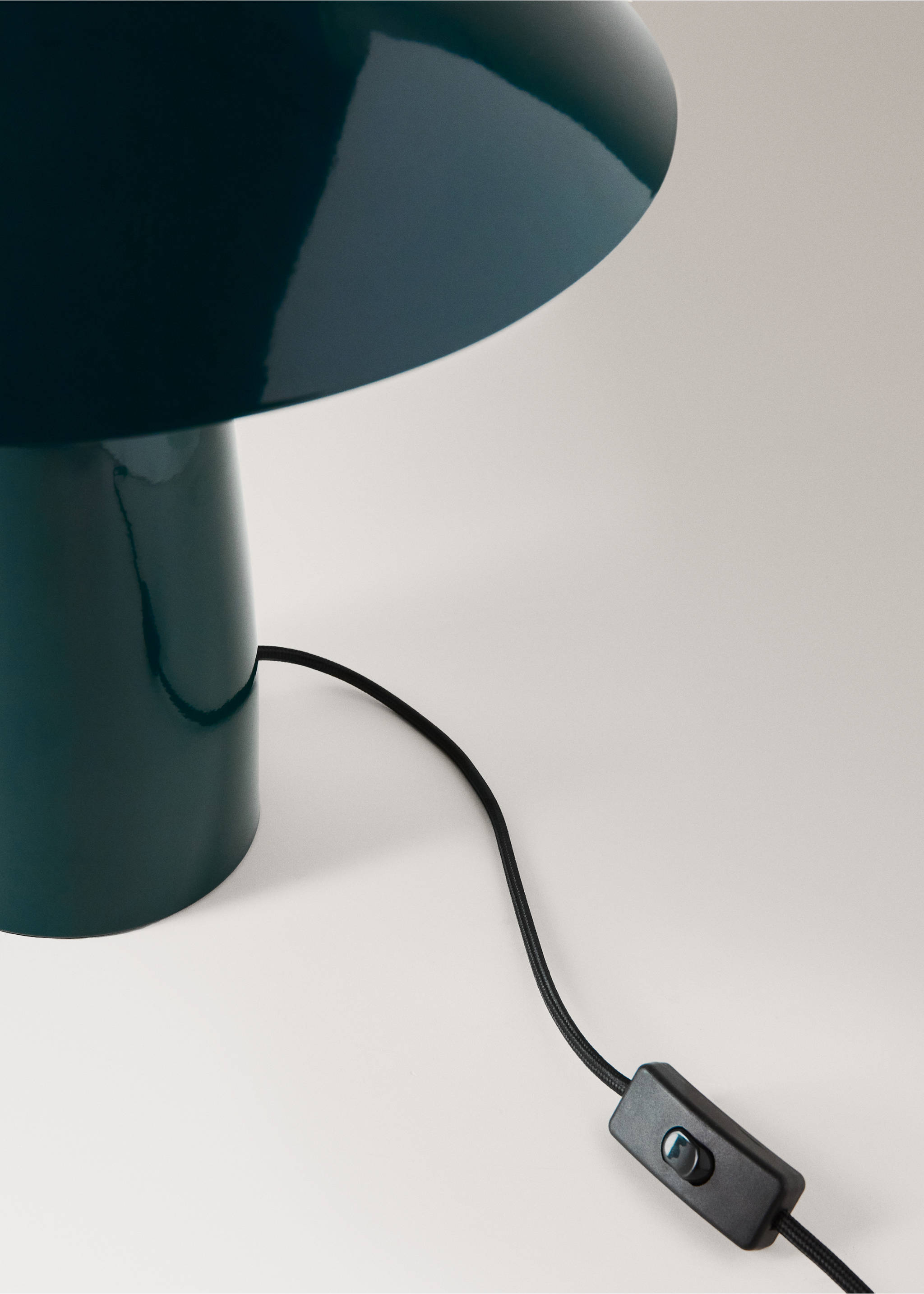 Table lamp with metal shade - Details of the article 2, Petrol Blue. Ref: 37083858-00.
