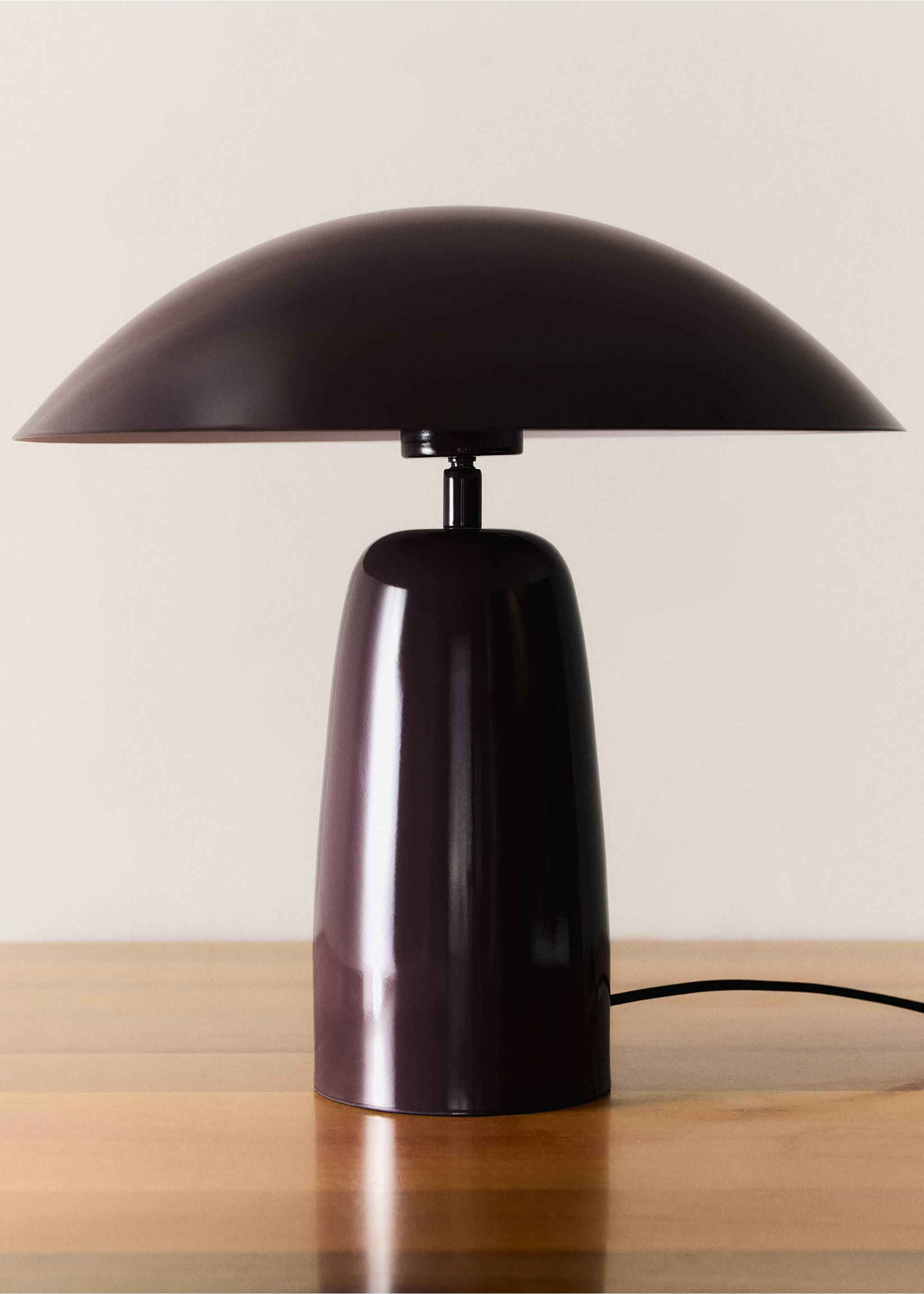 Table lamp with metal shade - General plane, Burgundy. Ref: 37083858-00.