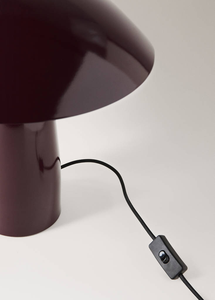 Table lamp with metal shade — Burgundy