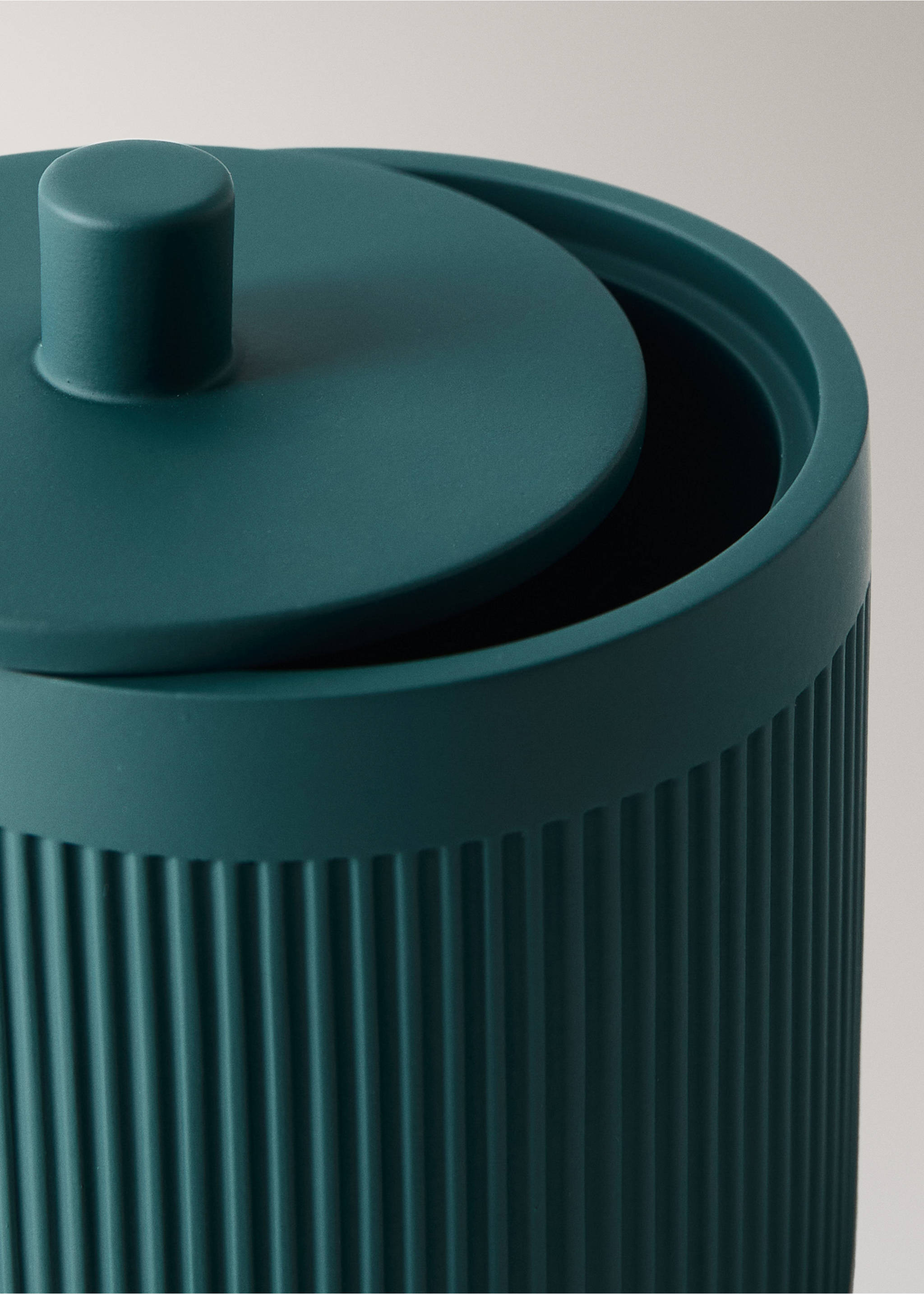 Striped resin bathroom canister - Details of the article 2, Dark Green. Ref: 37083859-00.