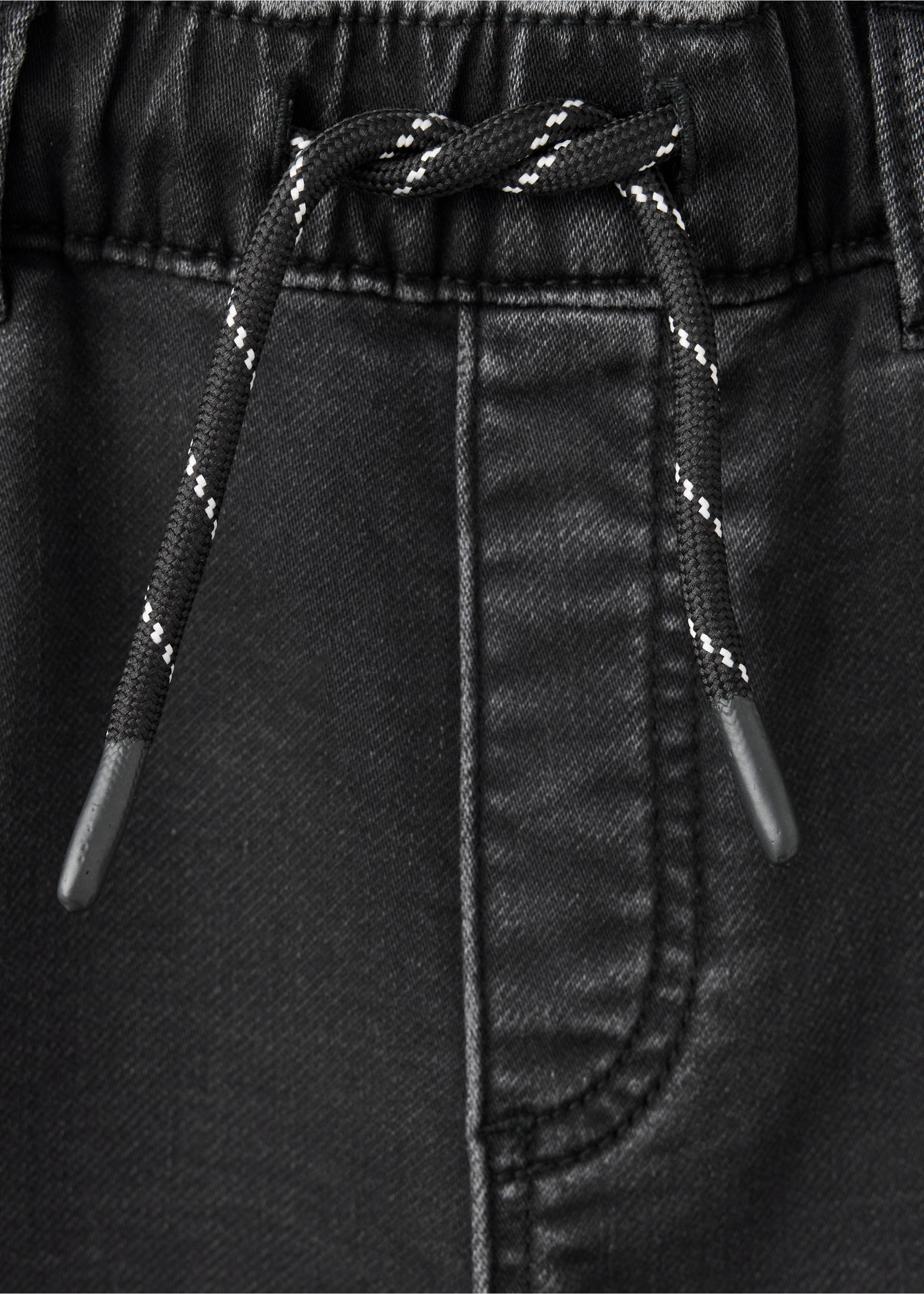 Jean droit en mélange de coton - Détail de l'article 8, Black denim. Ref: 37083860-00.