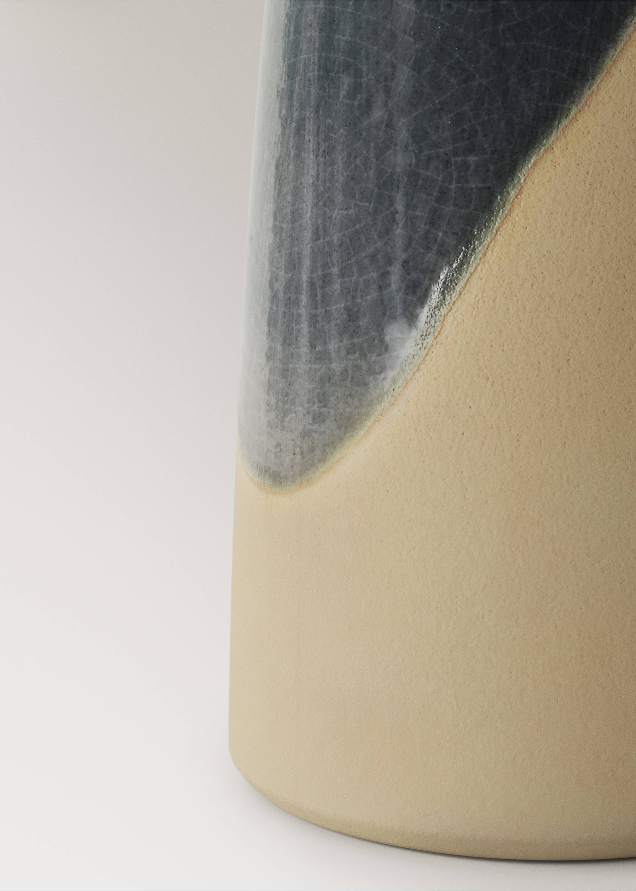 Two-tone 100% stoneware vase - Details of the article 2, Blue. Ref: 37083861-00.