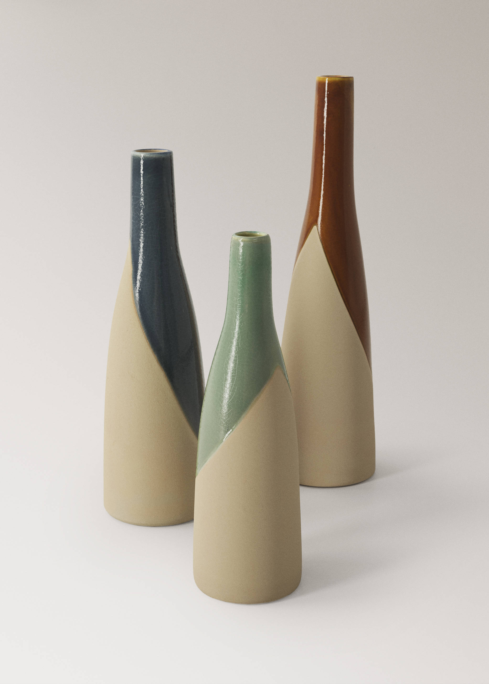 Two-tone 100% stoneware vase - Details of the article 3