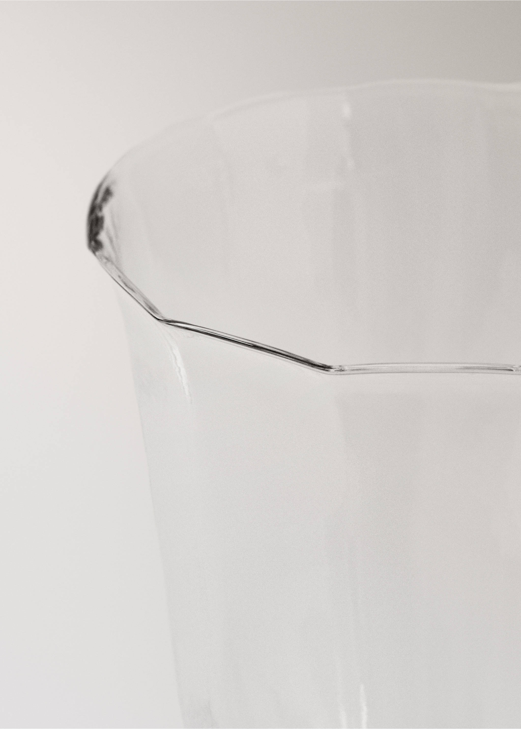 Borosilicate elongated wavy glass - Details of the article 2, Ice Grey. Ref: 37083863-00.