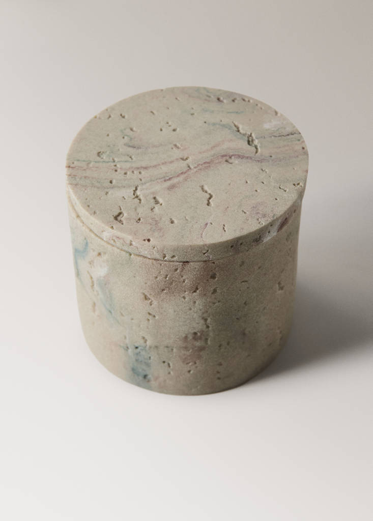 Small travertine-effect resin bathroom jar — Sand