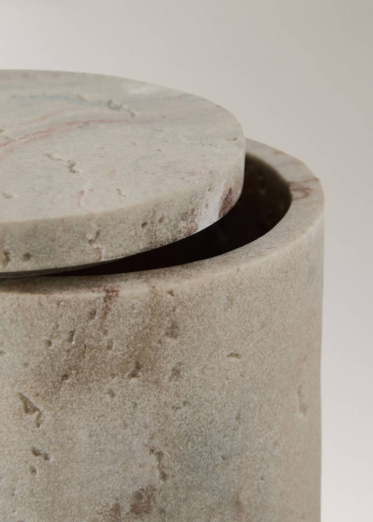 Small travertine-effect resin bathroom jar — Sand