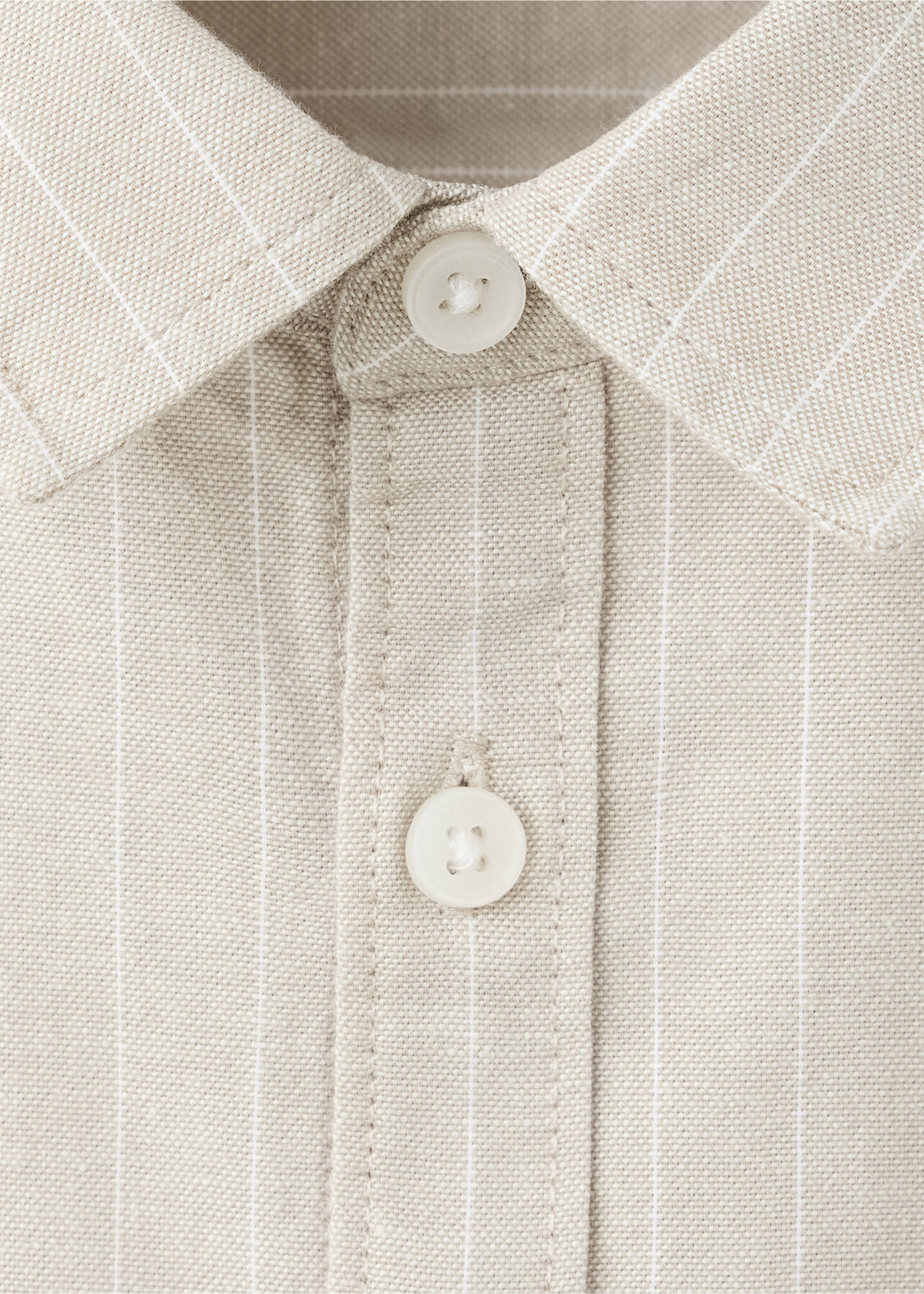 Camisa 100% algodón rayas - Detalle del artículo 8, Arena. Ref: 37083868-00.
