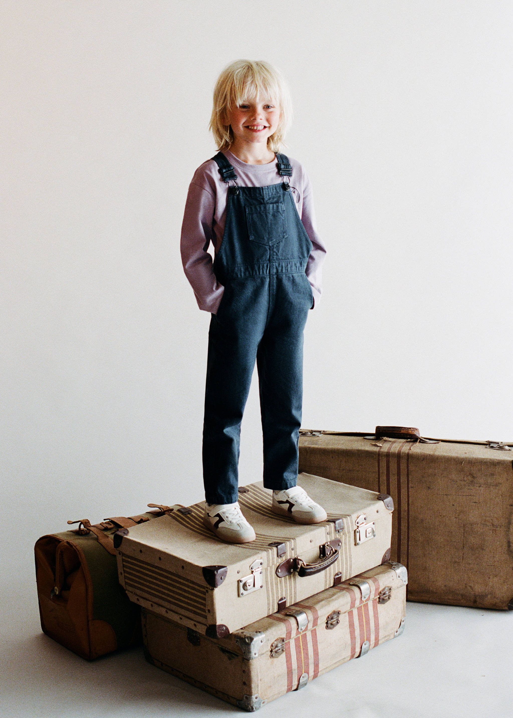 Latzhose aus Jeans mit Taschen - Detail des Artikels 5