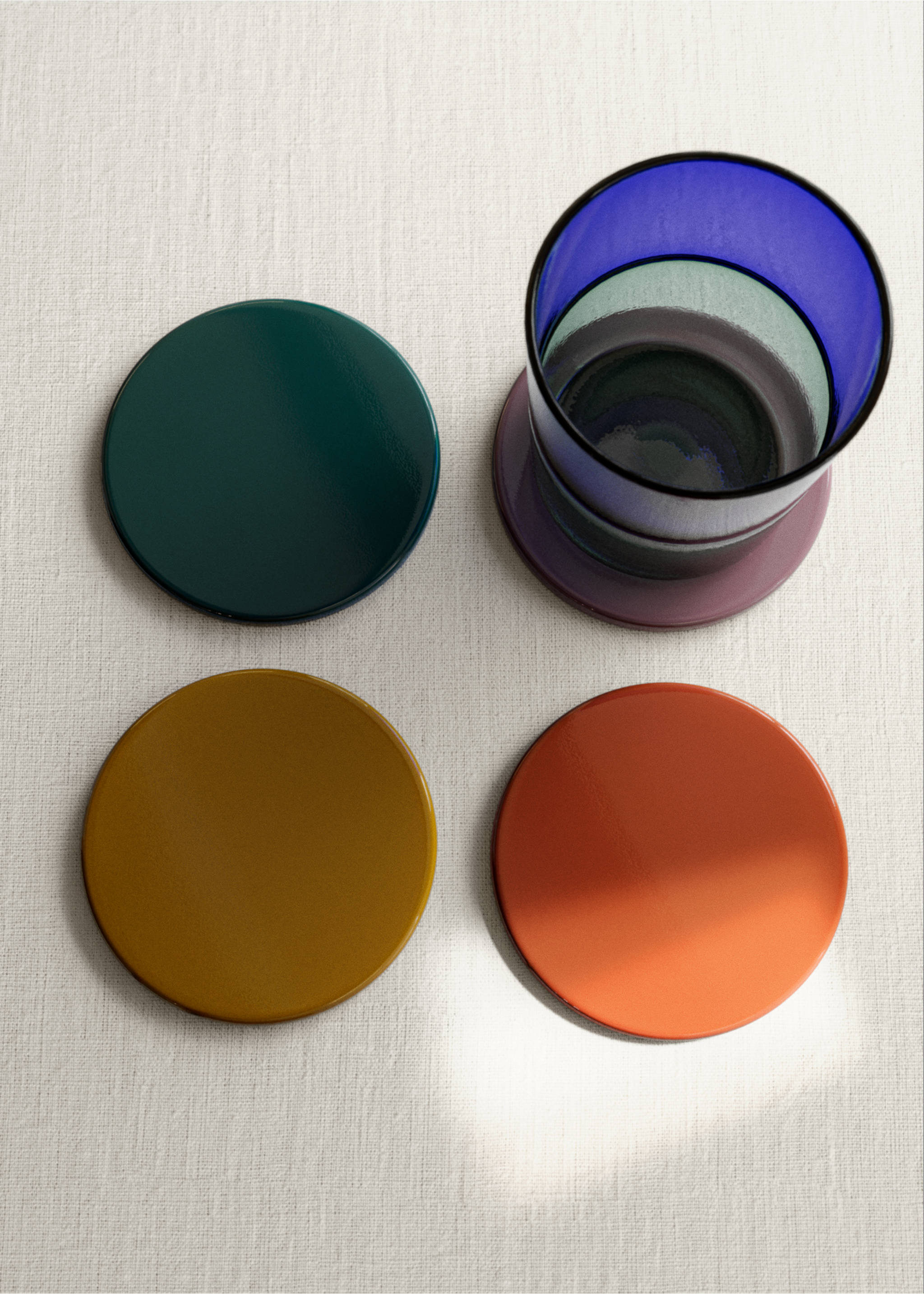 Set of 4 coloured wooden coasters - General plane, Curry. Ref: 37083871-00.