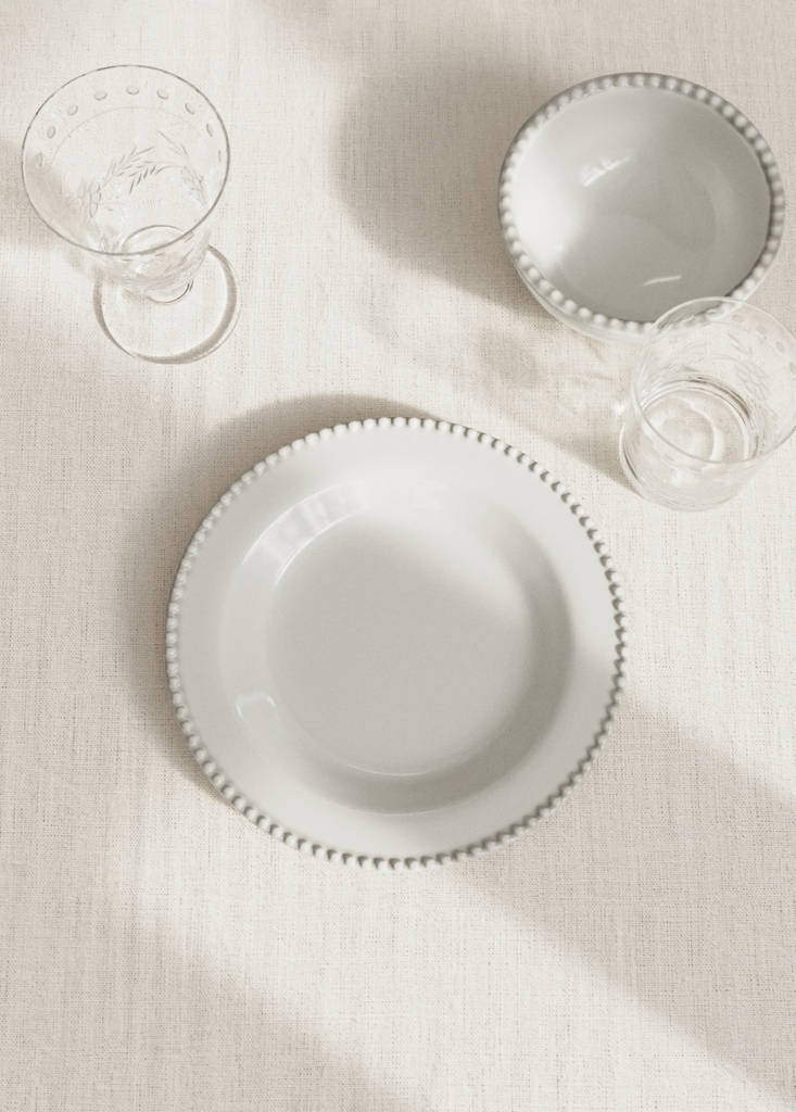Stoneware dessert plate with decorative decorative edge — White